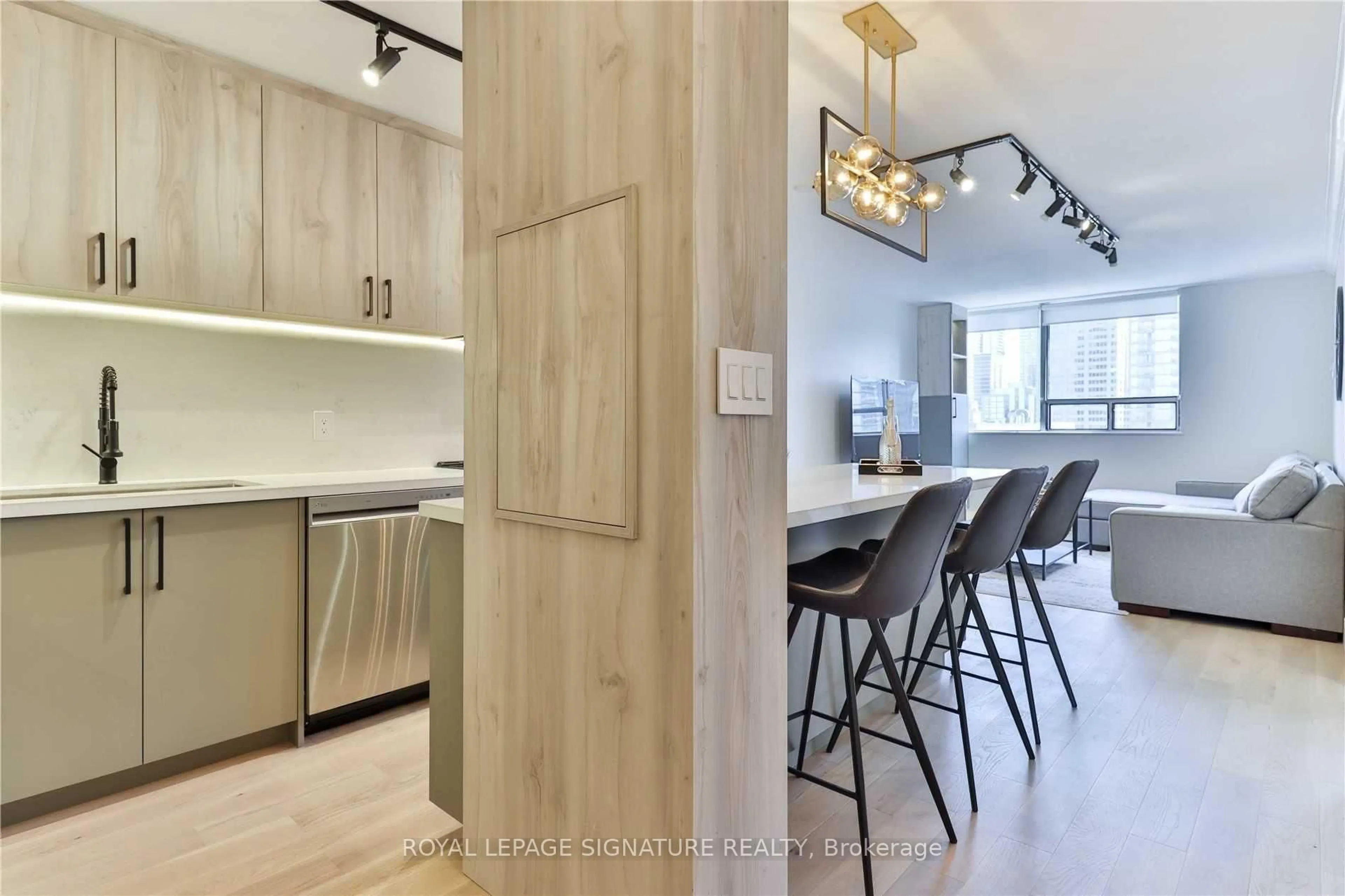 Open concept kitchen, unknown for 914 Yonge St #1504, Toronto Ontario M4W 3C8
