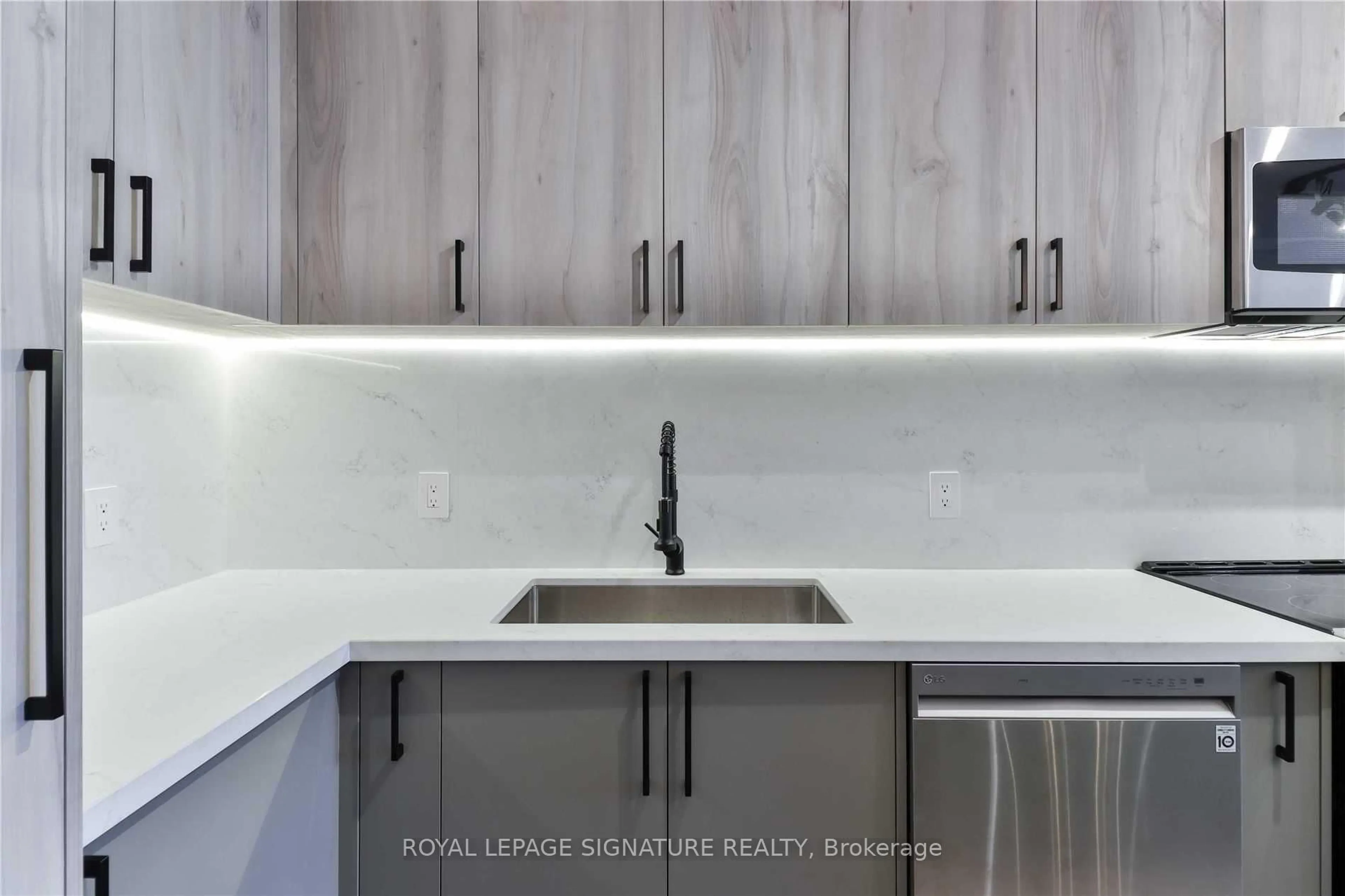 Contemporary kitchen, unknown for 914 Yonge St #1504, Toronto Ontario M4W 3C8