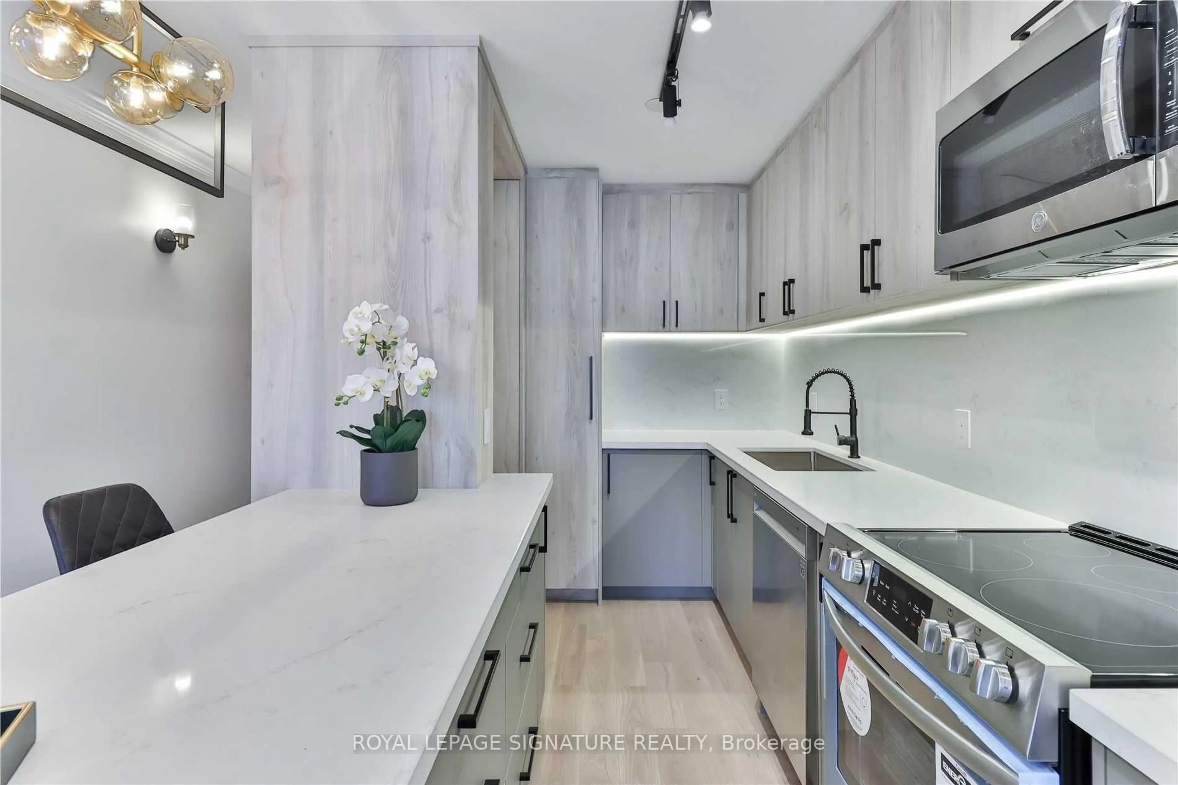 Contemporary kitchen, unknown for 914 Yonge St #1504, Toronto Ontario M4W 3C8