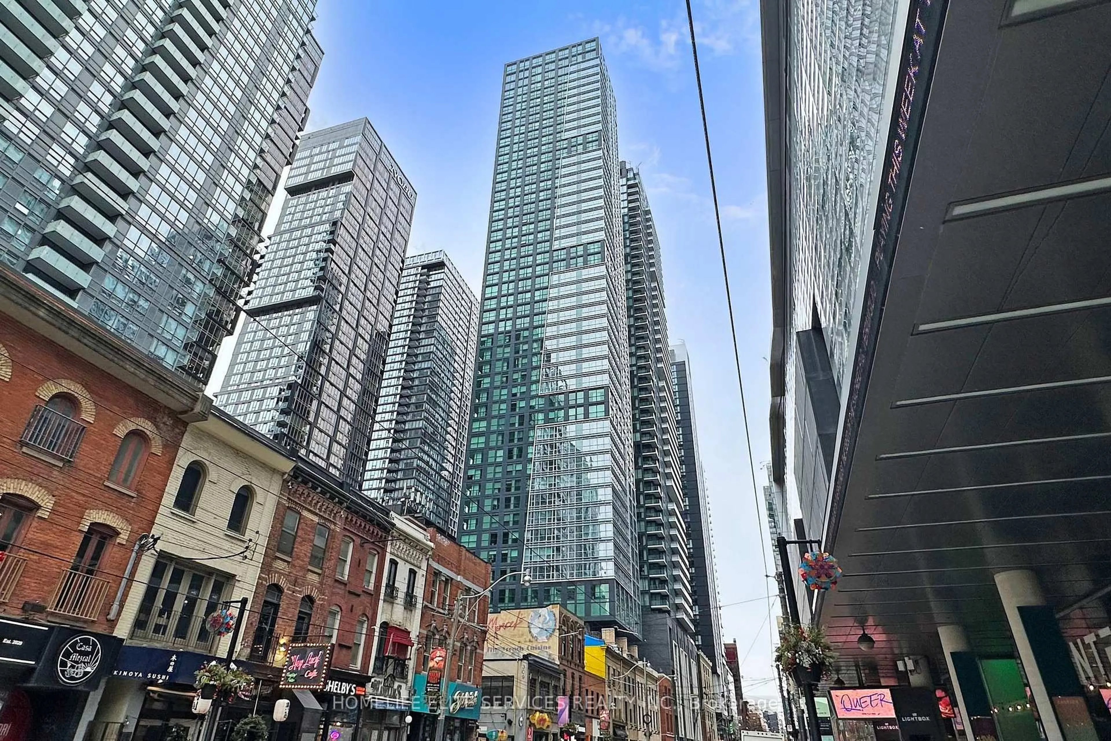 Unknown for 327 King St #703, Toronto Ontario M5V 0W7