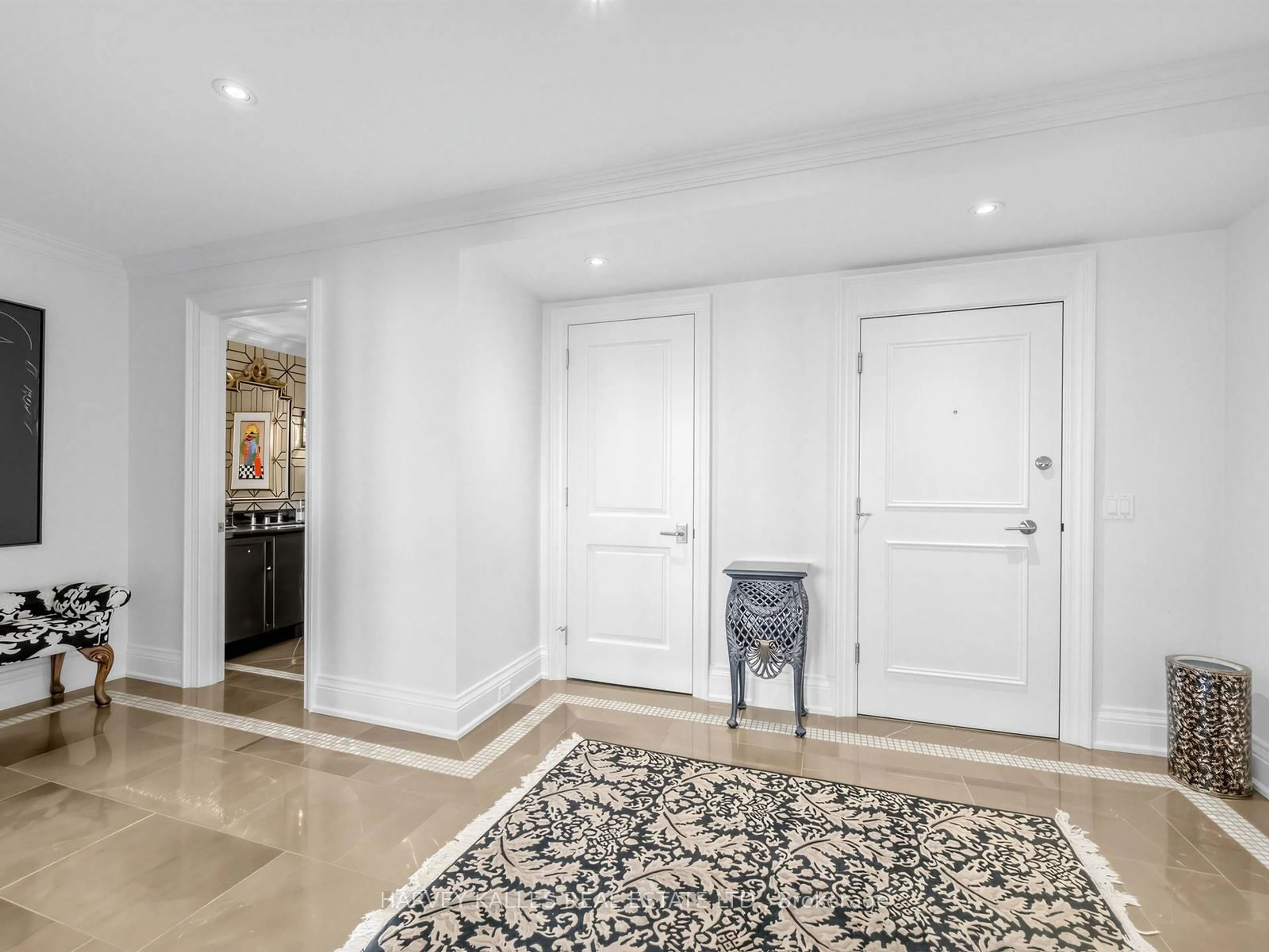 Indoor foyer for 500 Avenue Rd #1201, Toronto Ontario M4V 2J6