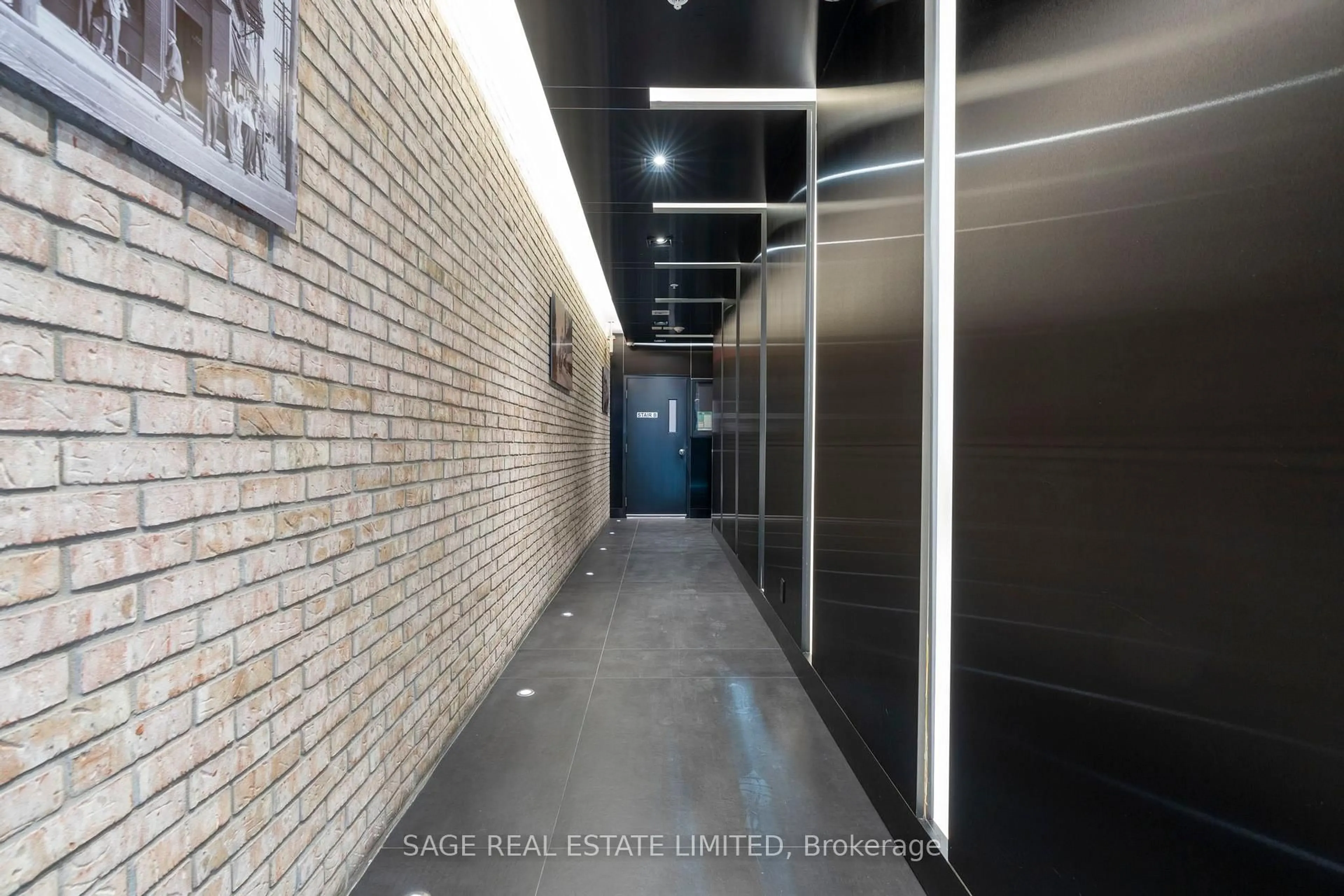 Indoor foyer for 39 Sherbourne St #903, Toronto Ontario M5A 0L8