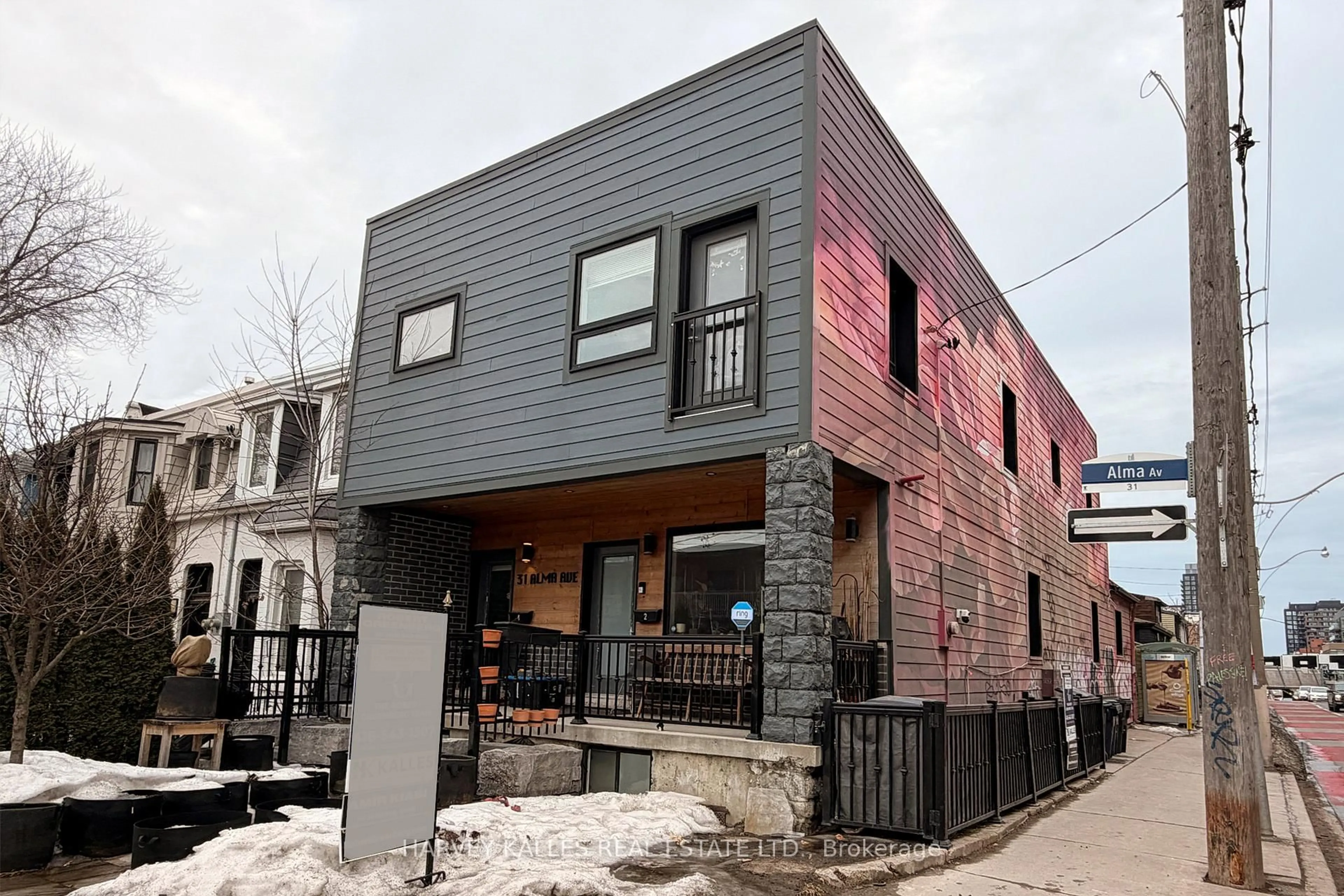Home with brick exterior material, building for 31 Alma Ave, Toronto Ontario M6J 1N2