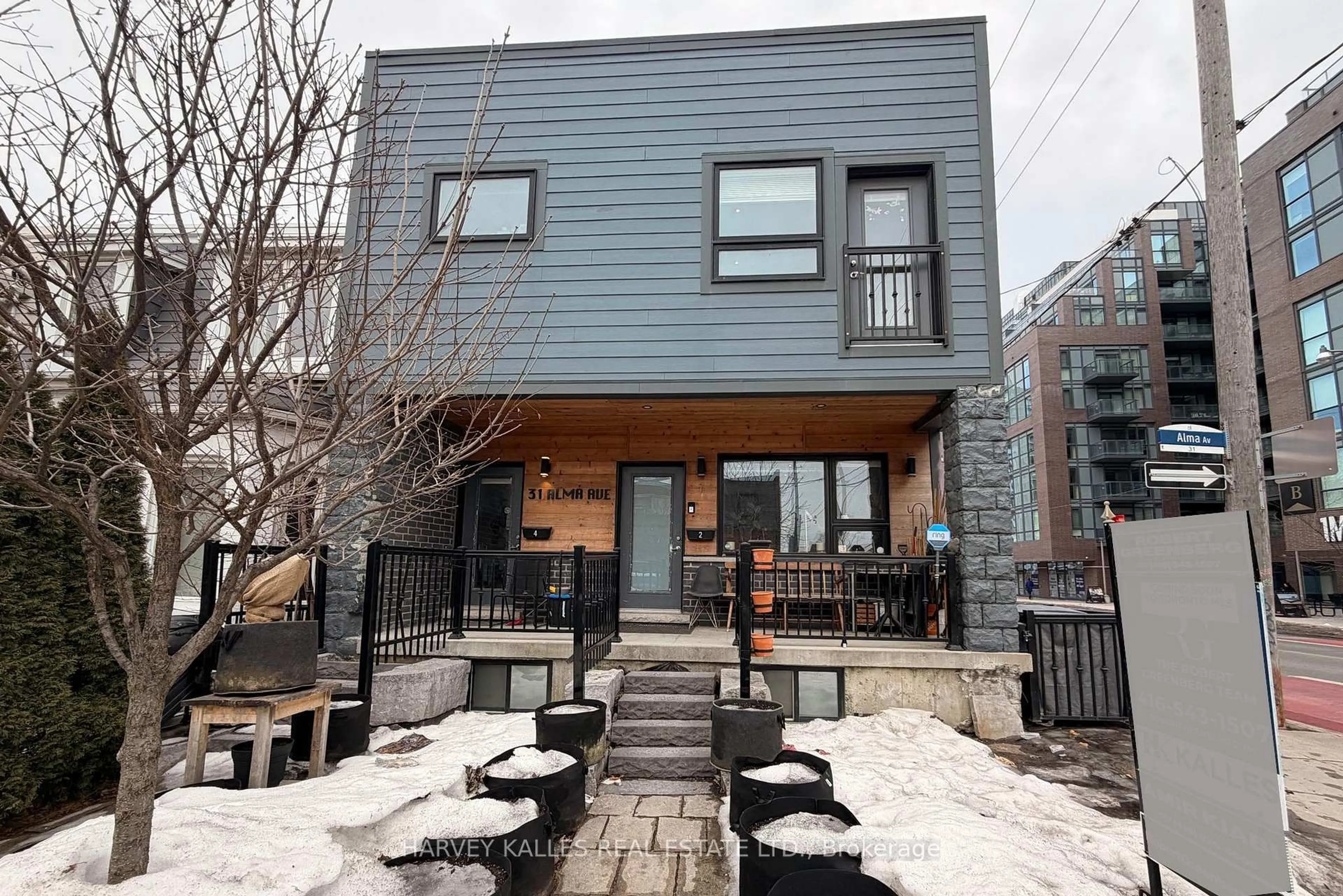 Patio, street for 31 Alma Ave, Toronto Ontario M6J 1N2