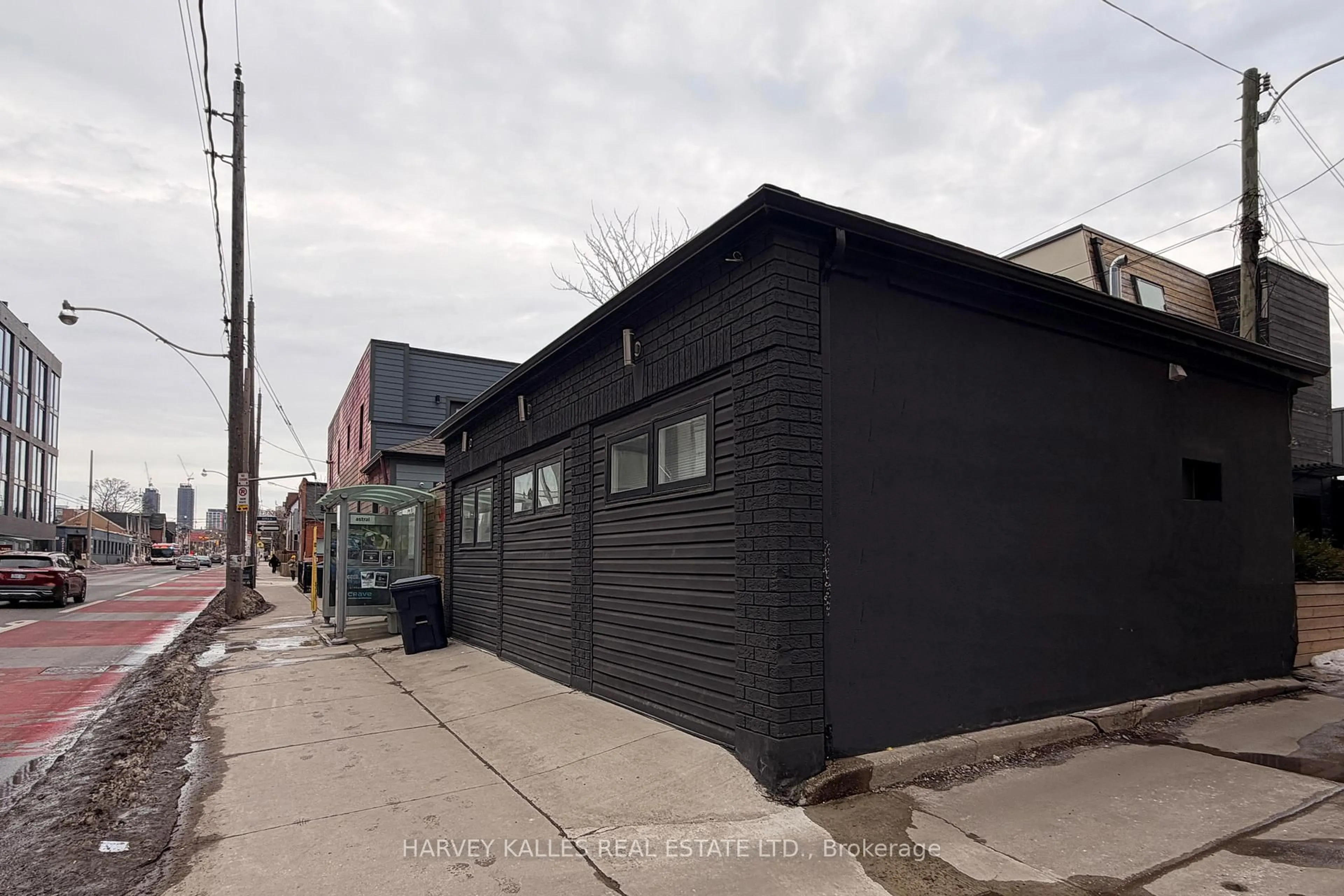 Unknown for 31 Alma Ave, Toronto Ontario M6J 1N2