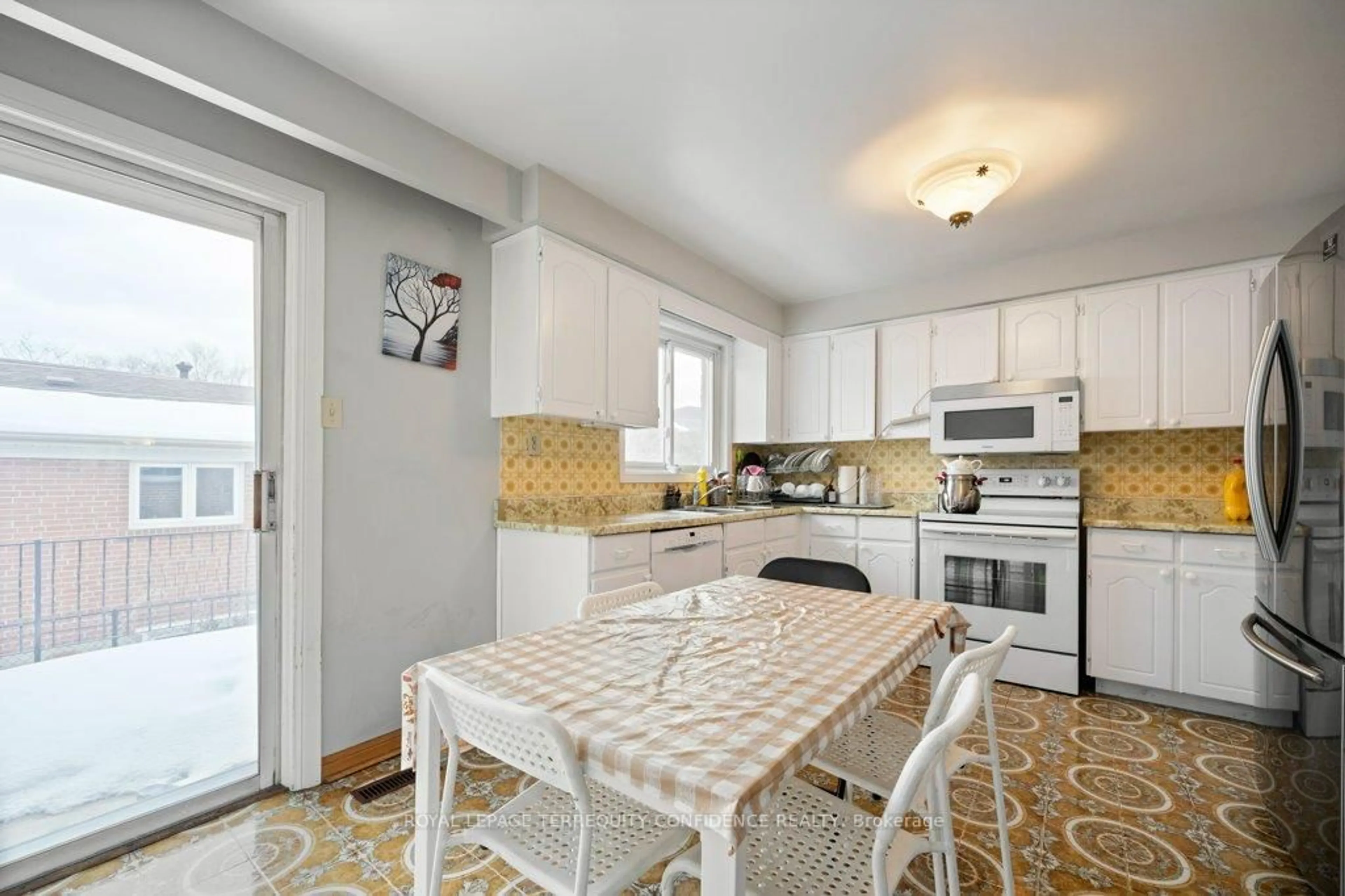 Open concept kitchen, ceramic/tile floor for 473 Hounslow Ave, Toronto Ontario M2R 1H9