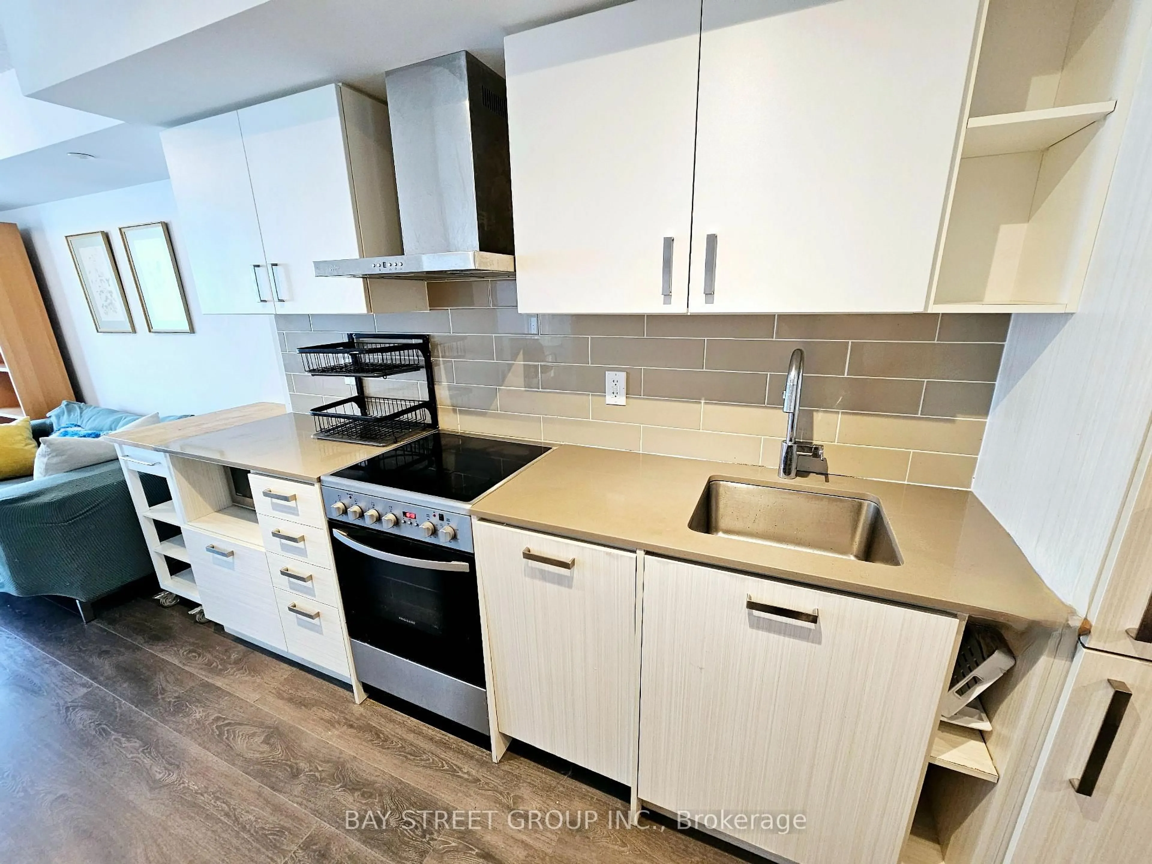 Standard kitchen, unknown for 125 Redpath Ave #1205, Toronto Ontario M4S 0B5