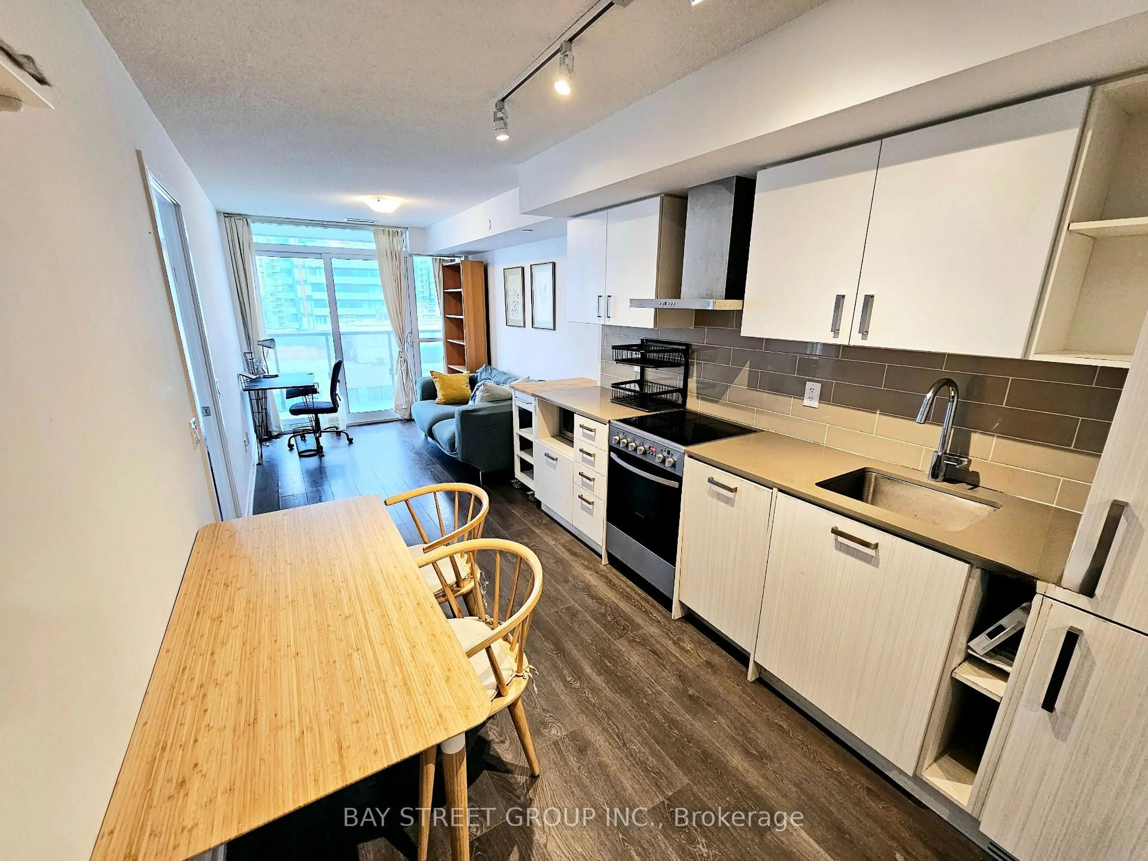 Open concept kitchen, wood/laminate floor for 125 Redpath Ave #1205, Toronto Ontario M4S 0B5