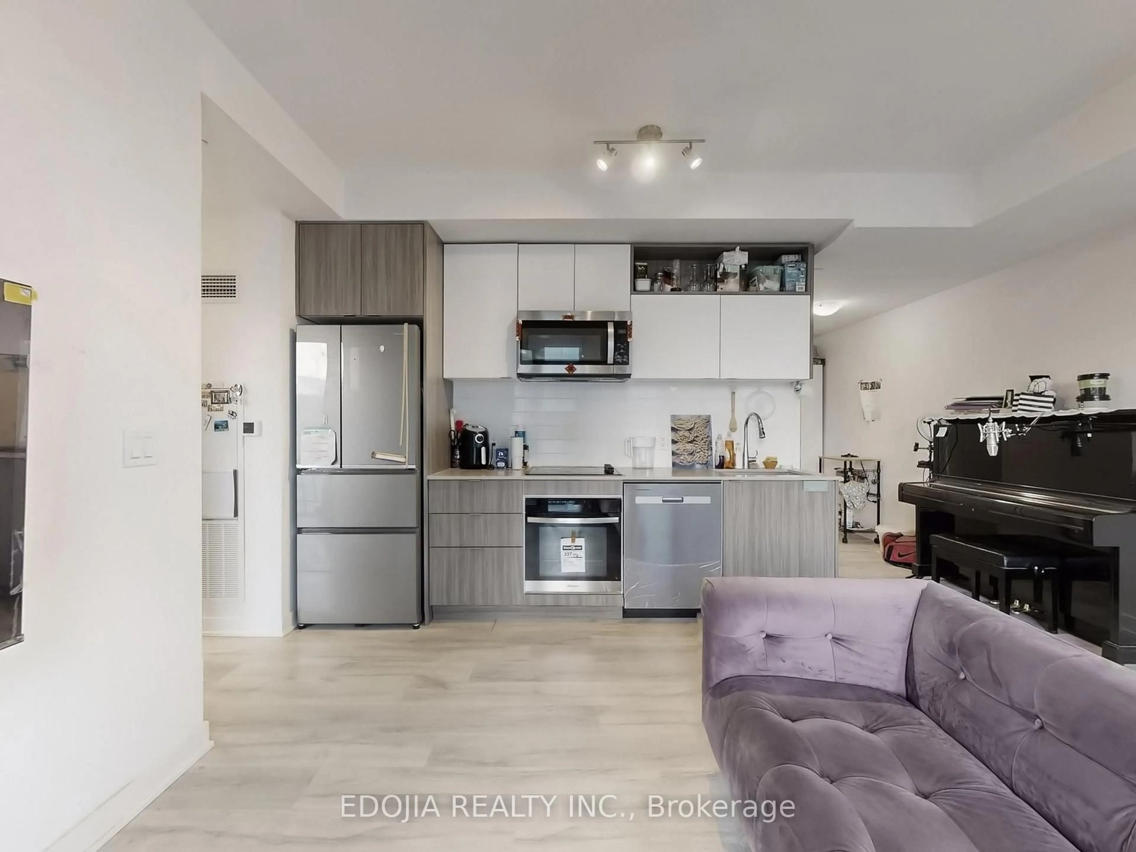 Open concept kitchen, unknown for 70 Princess St #2816, Toronto Ontario M5A 0X6