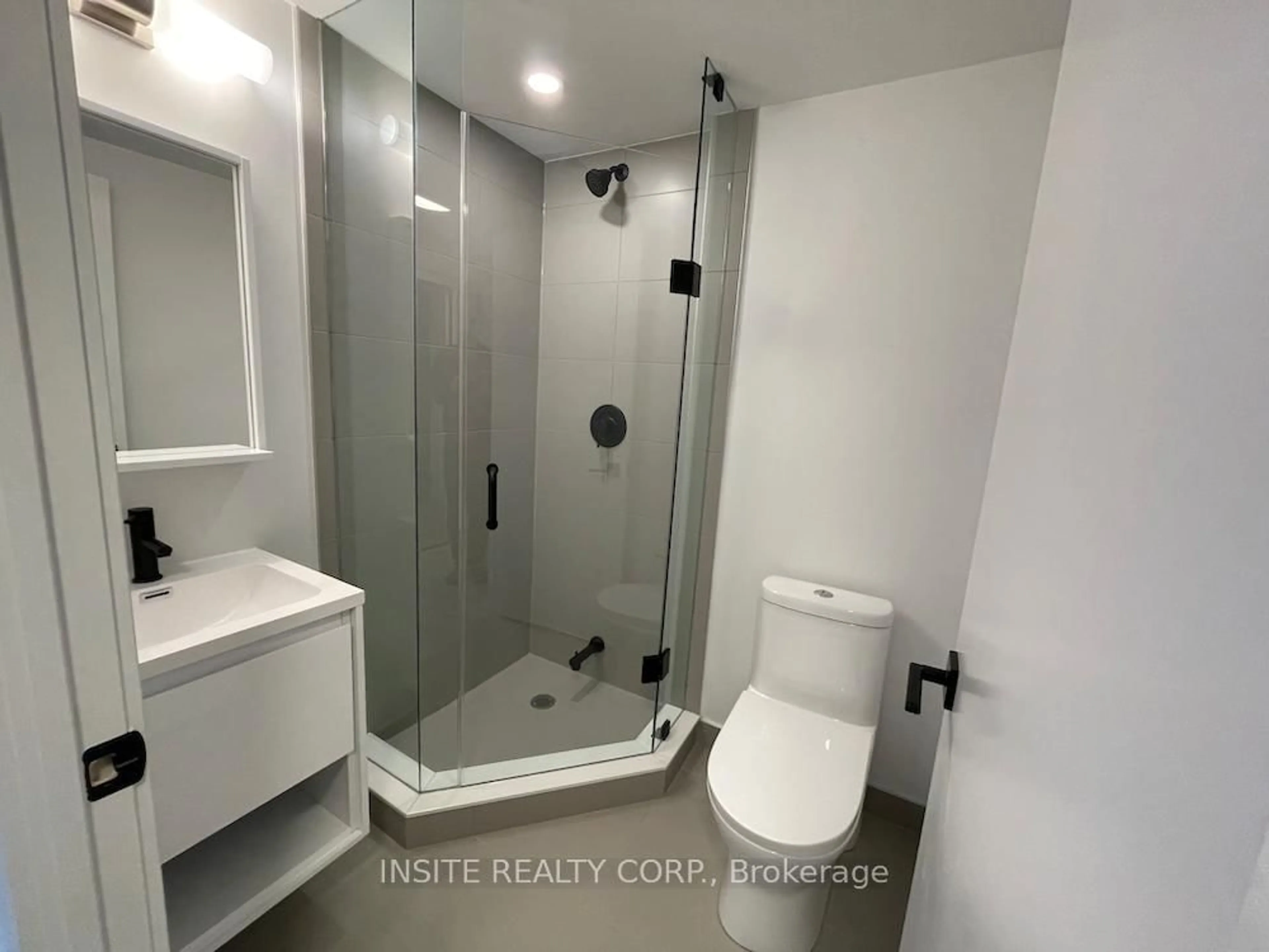 Contemporary bathroom, unknown for 2 Augusta Ave #711, Toronto Ontario M5V 1Y4