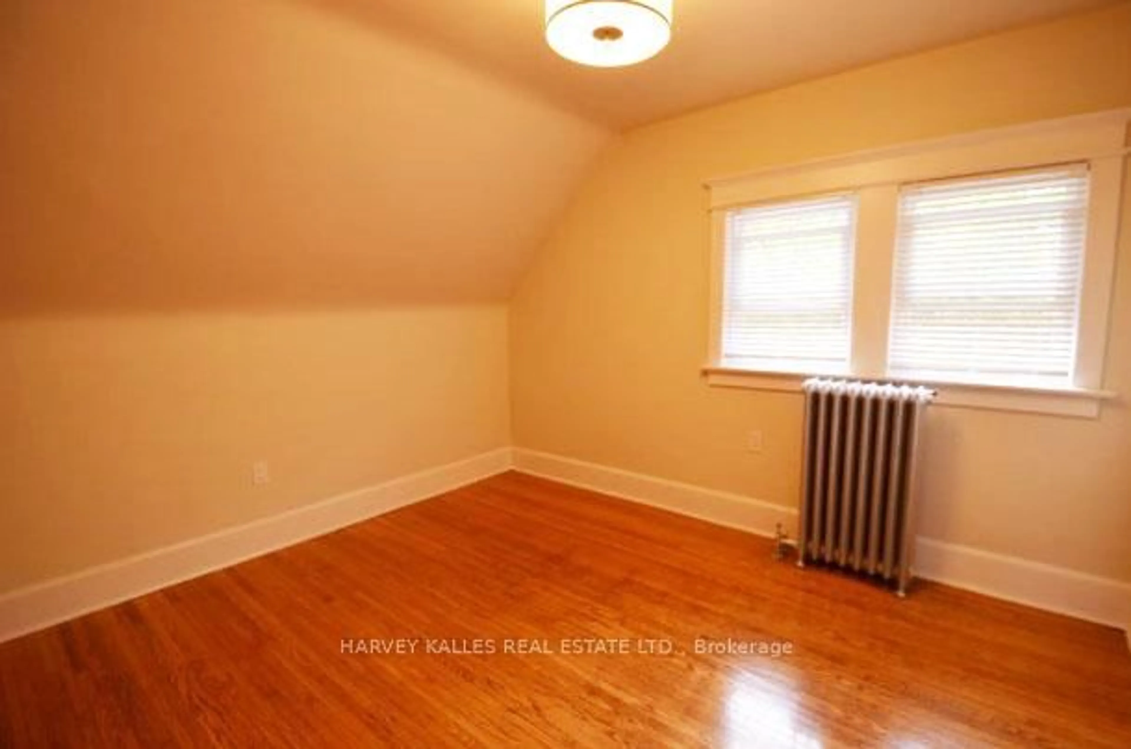 A pic of a room for 27 Dalton Rd, Toronto Ontario M5R 2Y8