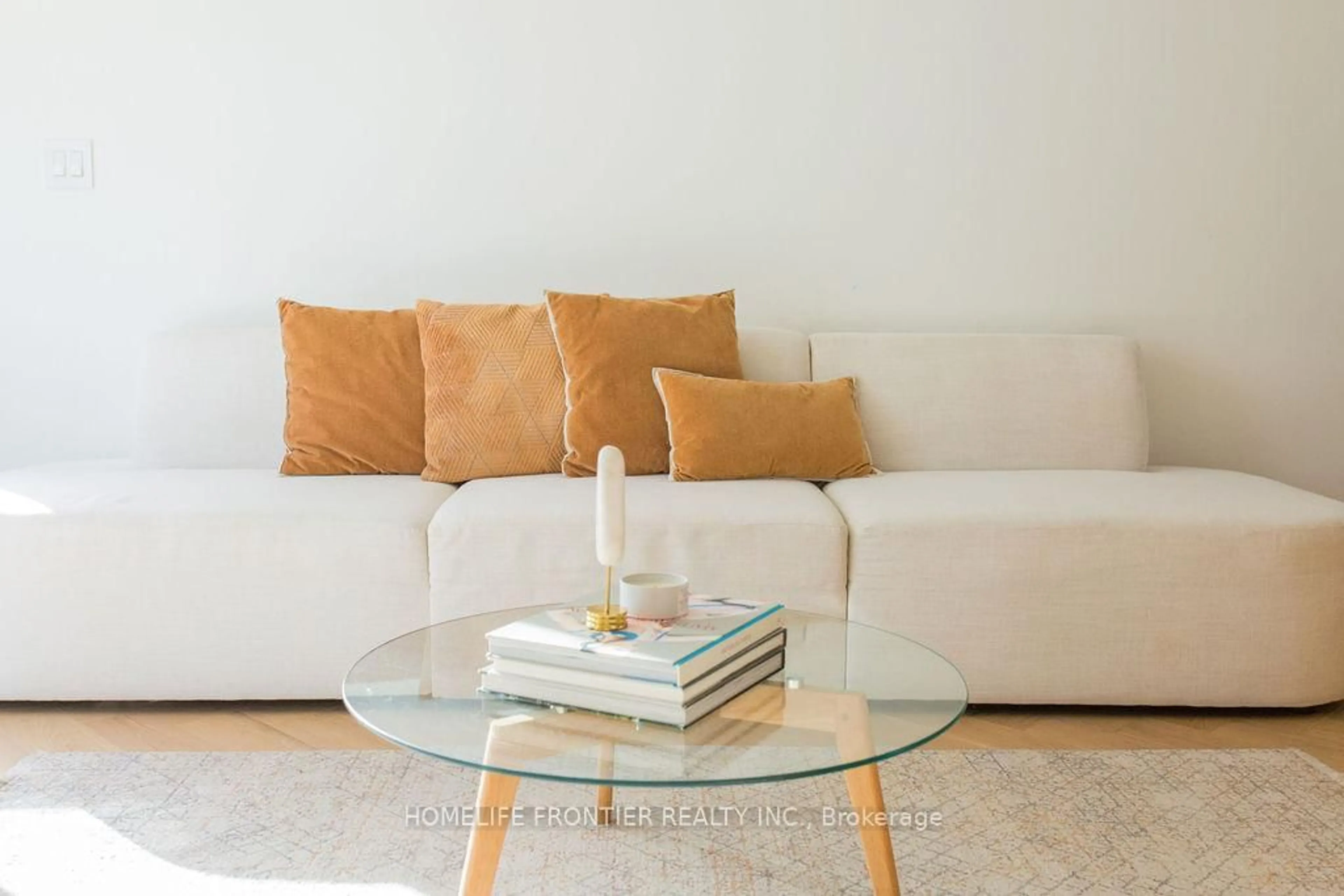 Living room with furniture, unknown for 127 Glenvale Blvd, Toronto Ontario M4G 2W1