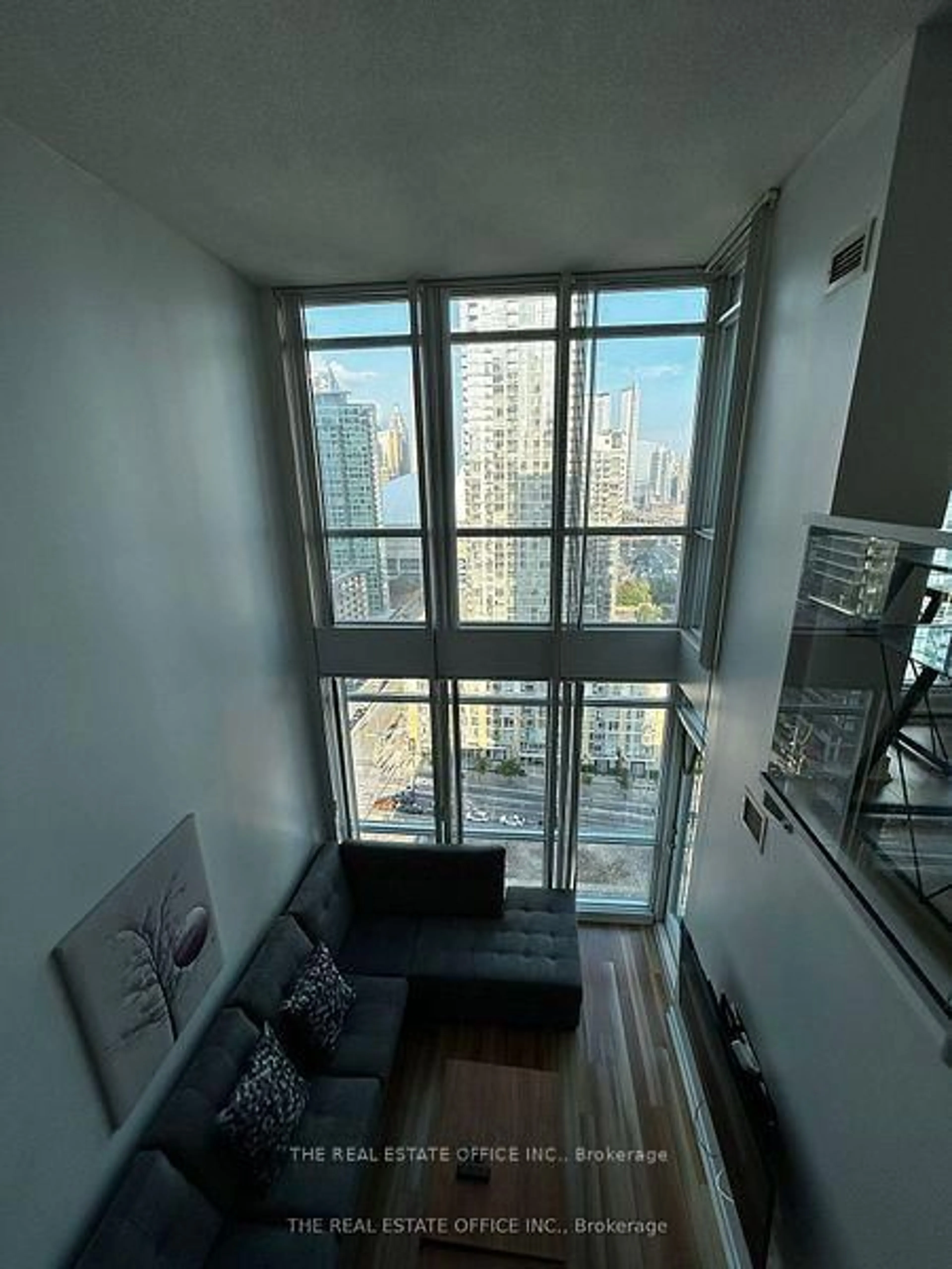 A pic of a room for 15 Fort York Blvd #2808, Toronto Ontario M5V 3Y4