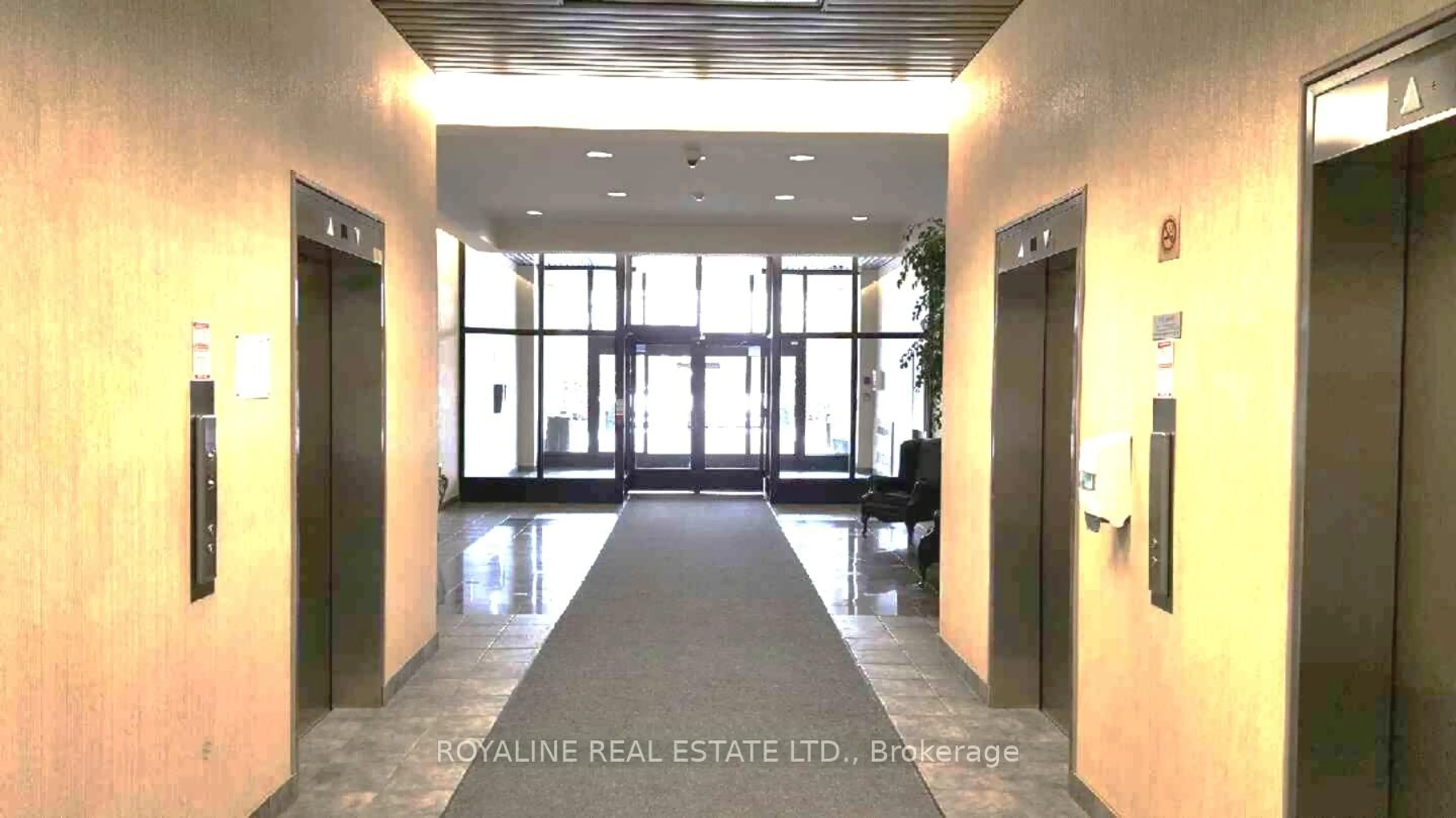 Indoor foyer for 1 Leaside Park Dr #319, Toronto Ontario M4H 1R1