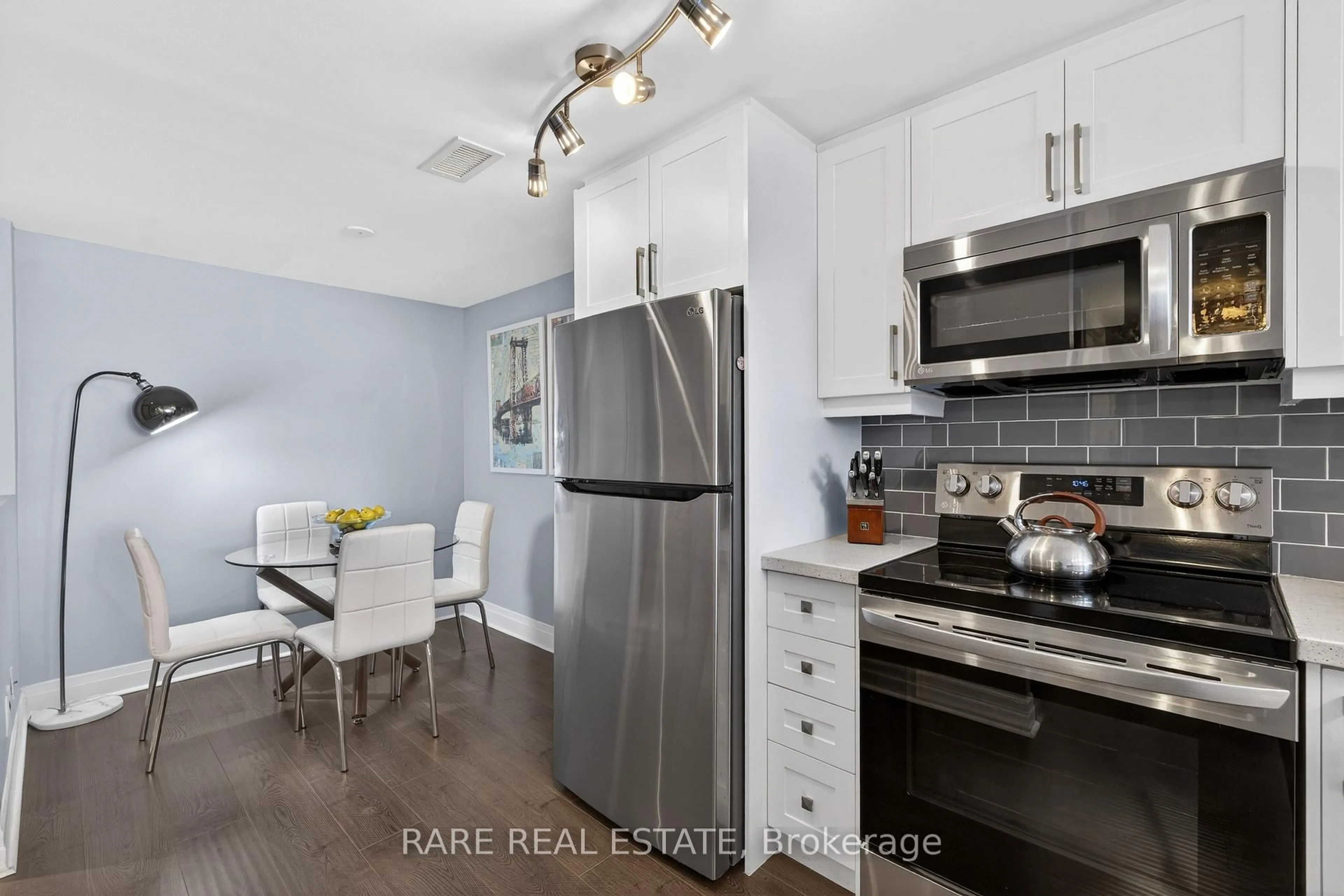 Open concept kitchen, wood/laminate floor for 1801 Bayview Ave #702, Toronto Ontario M4G 4K2