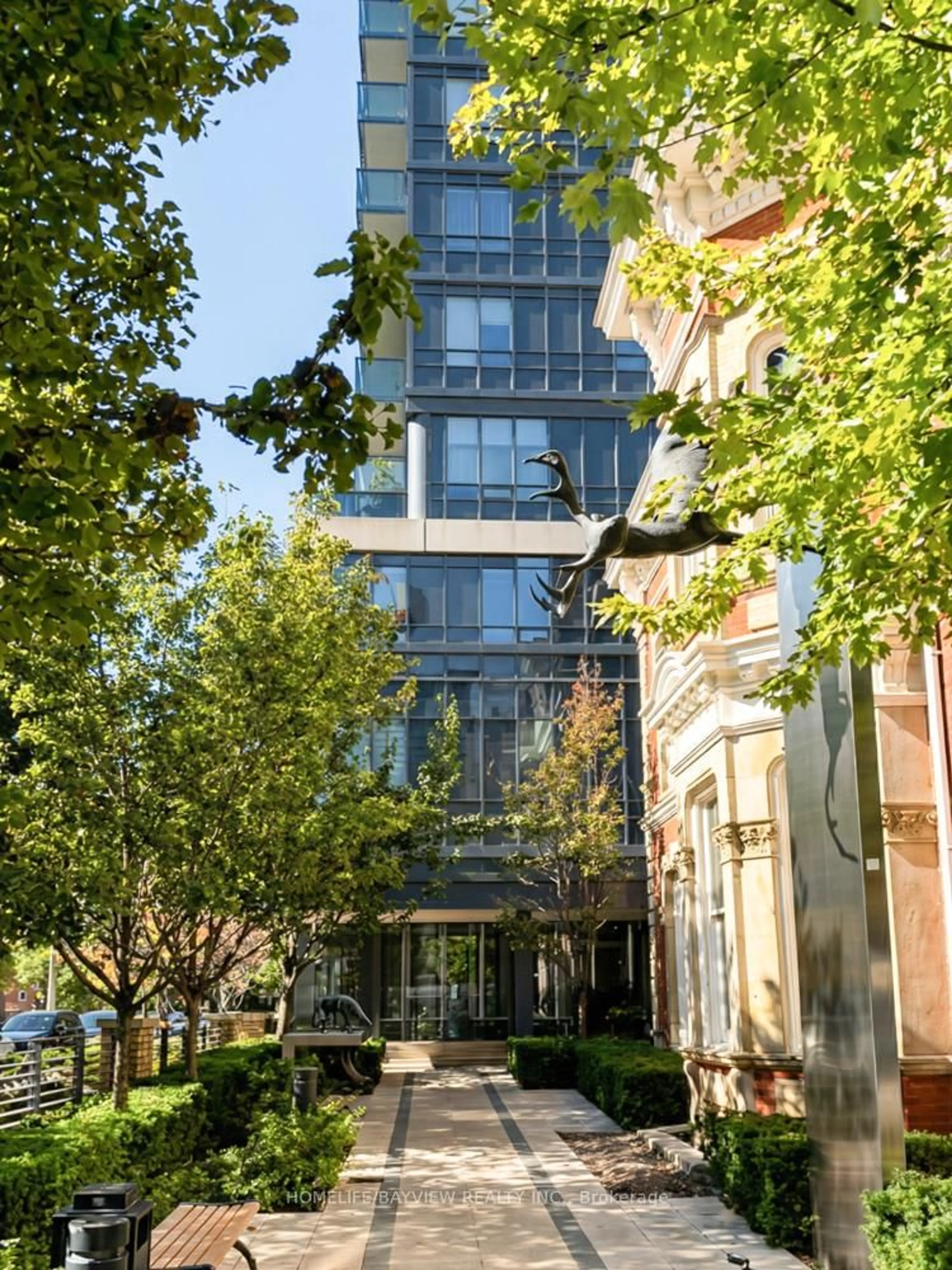 Indoor foyer for 28 Linden St #605, Toronto Ontario M4Y 0A4