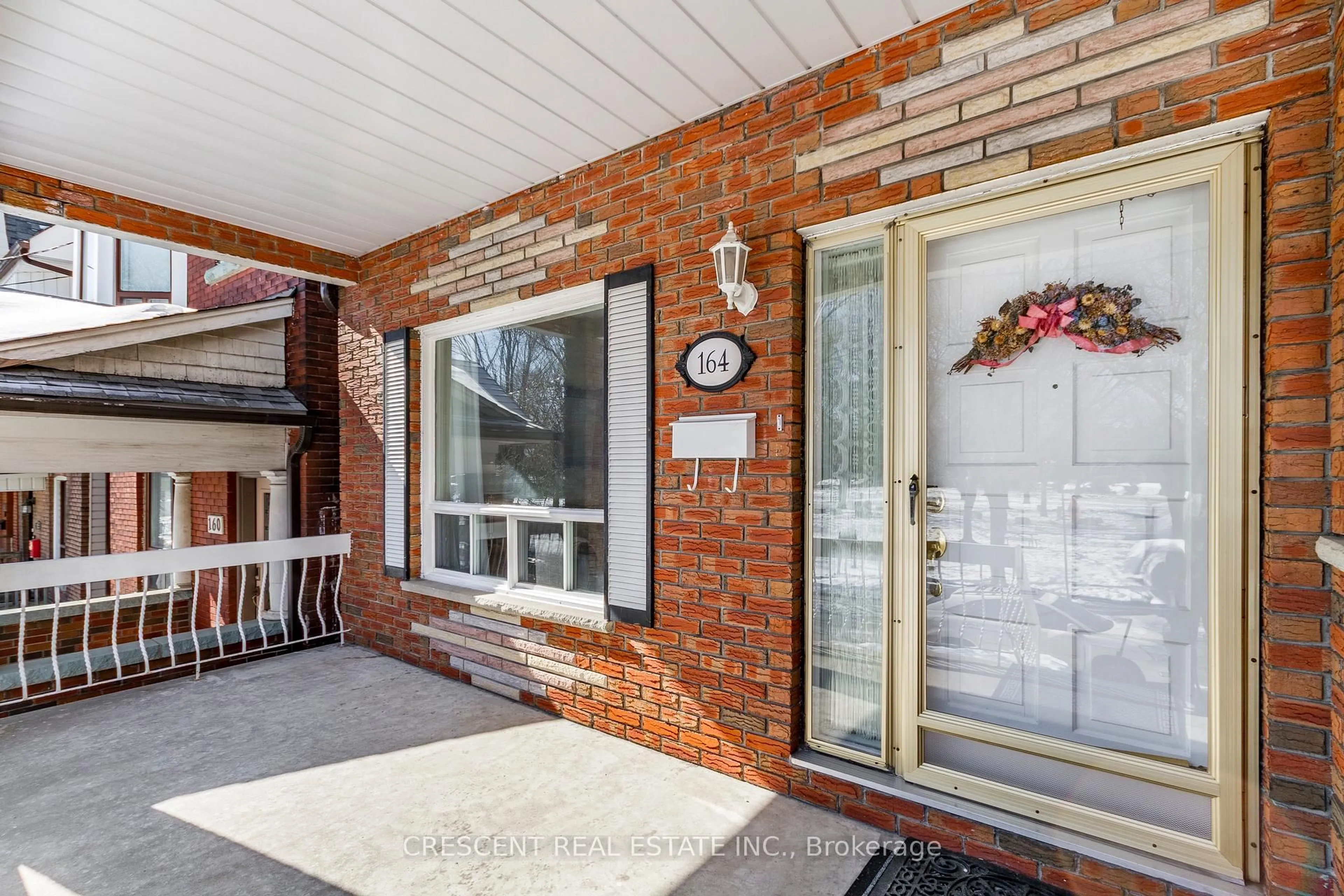 Indoor entryway for 164 Roxton Rd, Toronto Ontario M6J 2Y5
