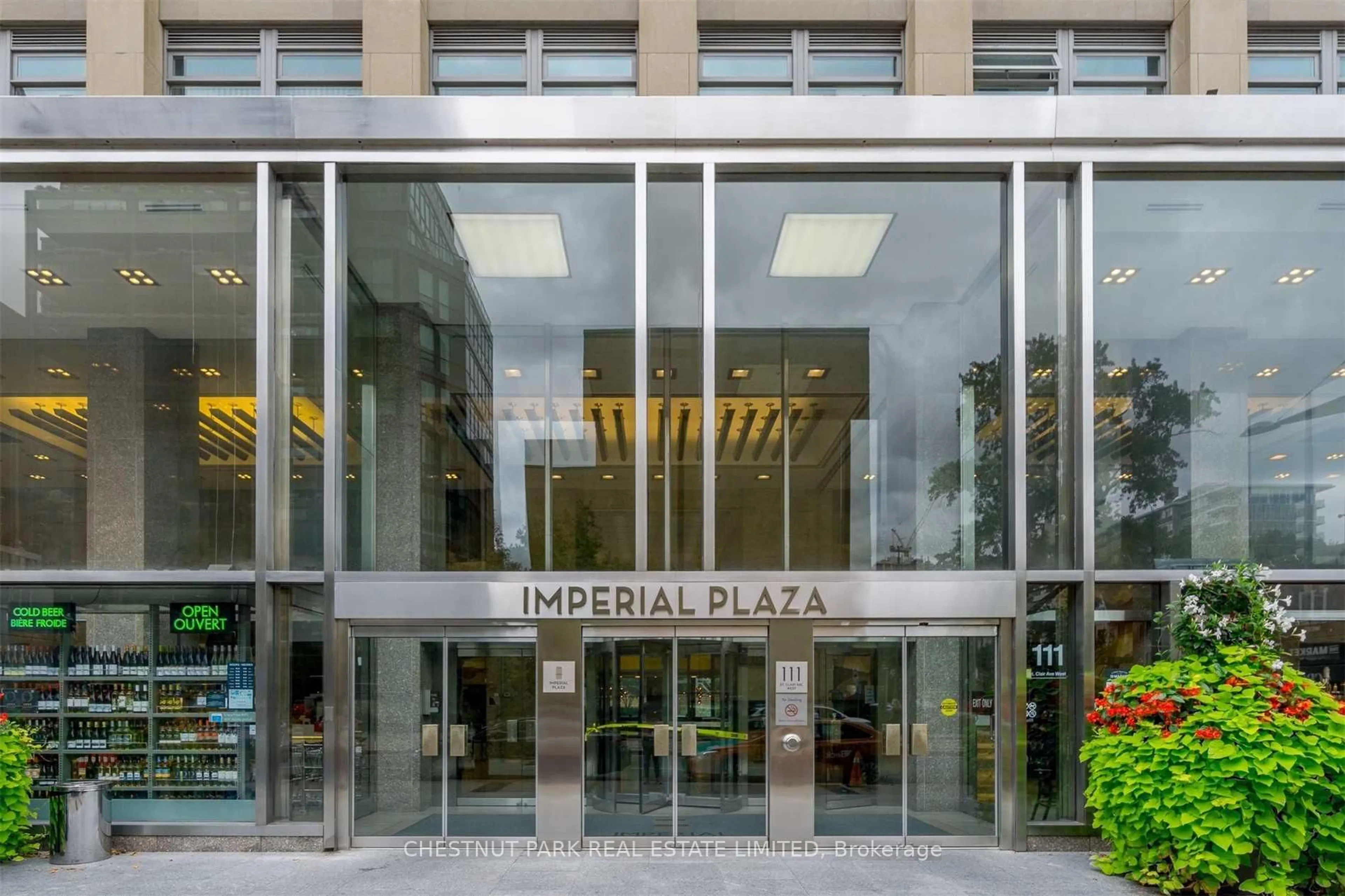 Indoor foyer for 111 St Clair Ave #1821, Toronto Ontario M4V 1N5