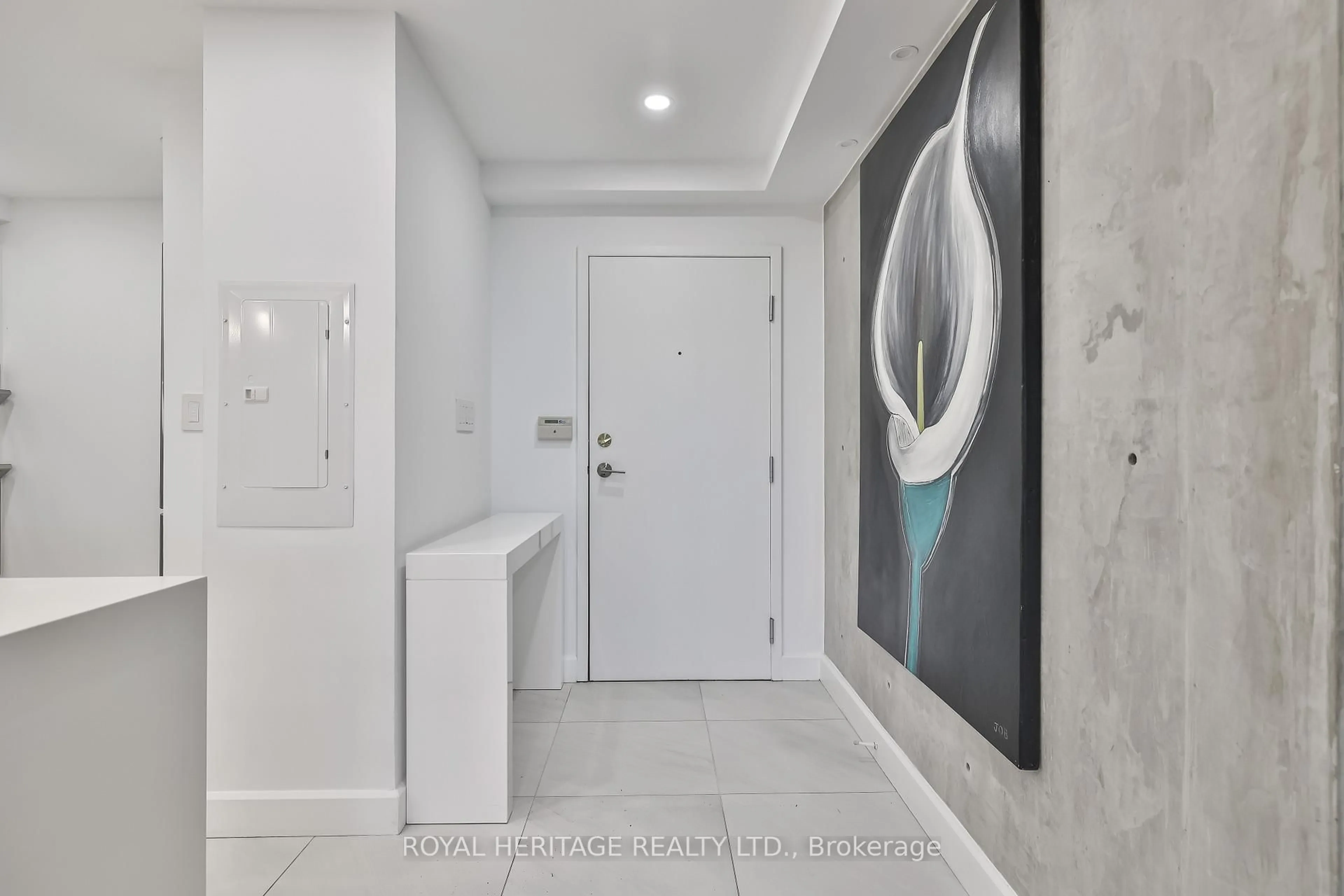 Indoor entryway for 10 Torresdale Ave #801, Toronto Ontario M2R 3V8