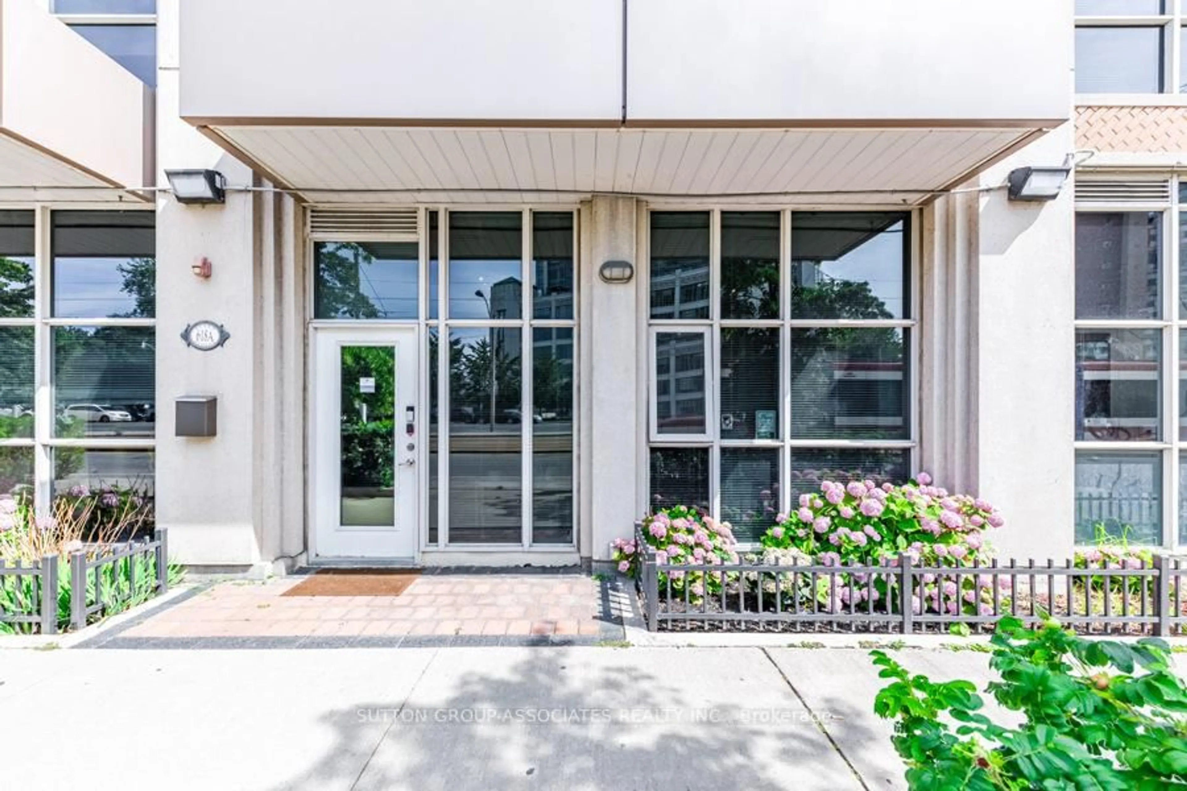 Indoor entryway for 628 Fleet St #110, Toronto Ontario M5V 1A8