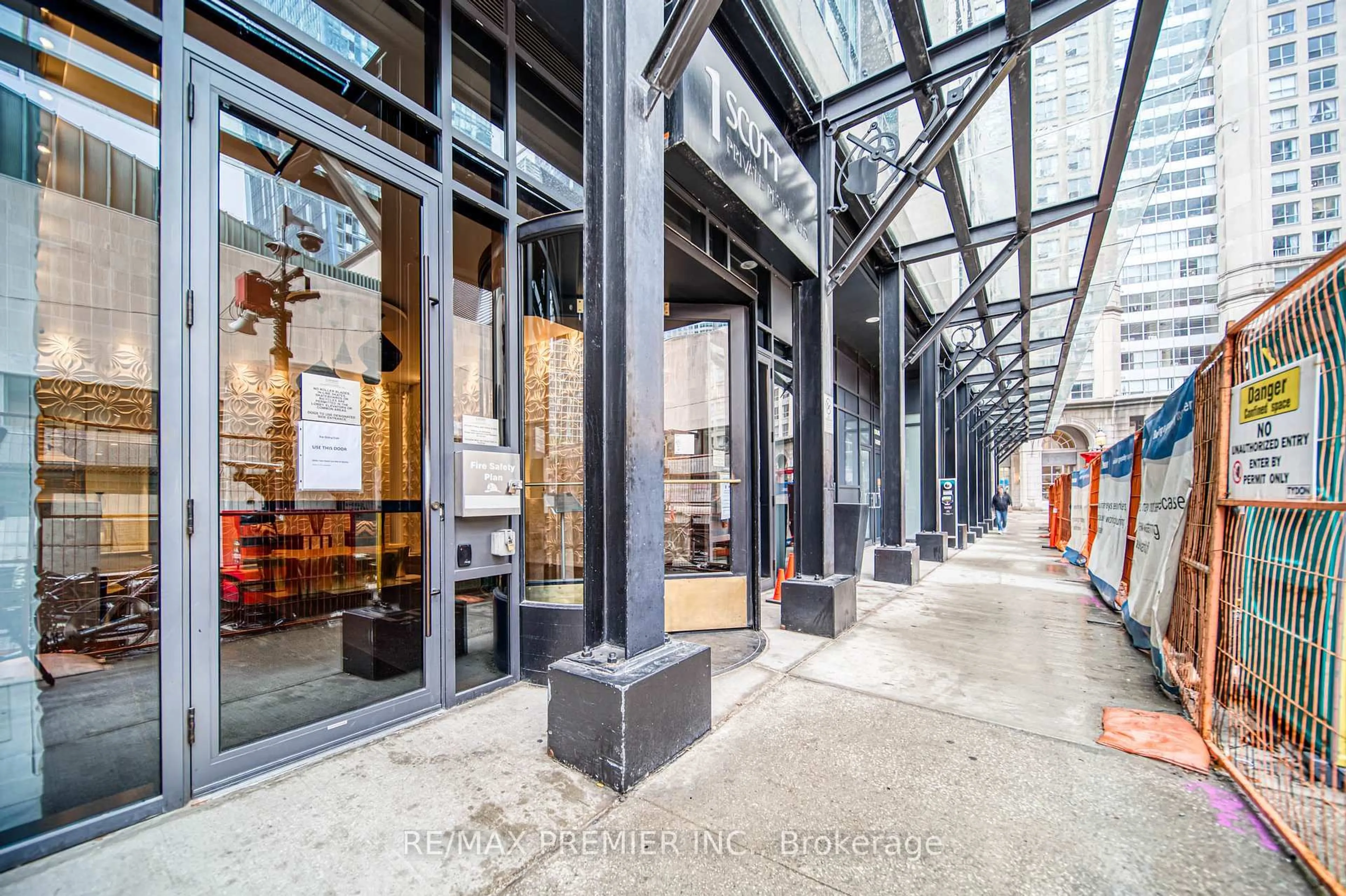 Indoor foyer for 1 Scott St #1404, Toronto Ontario M5E 1A1