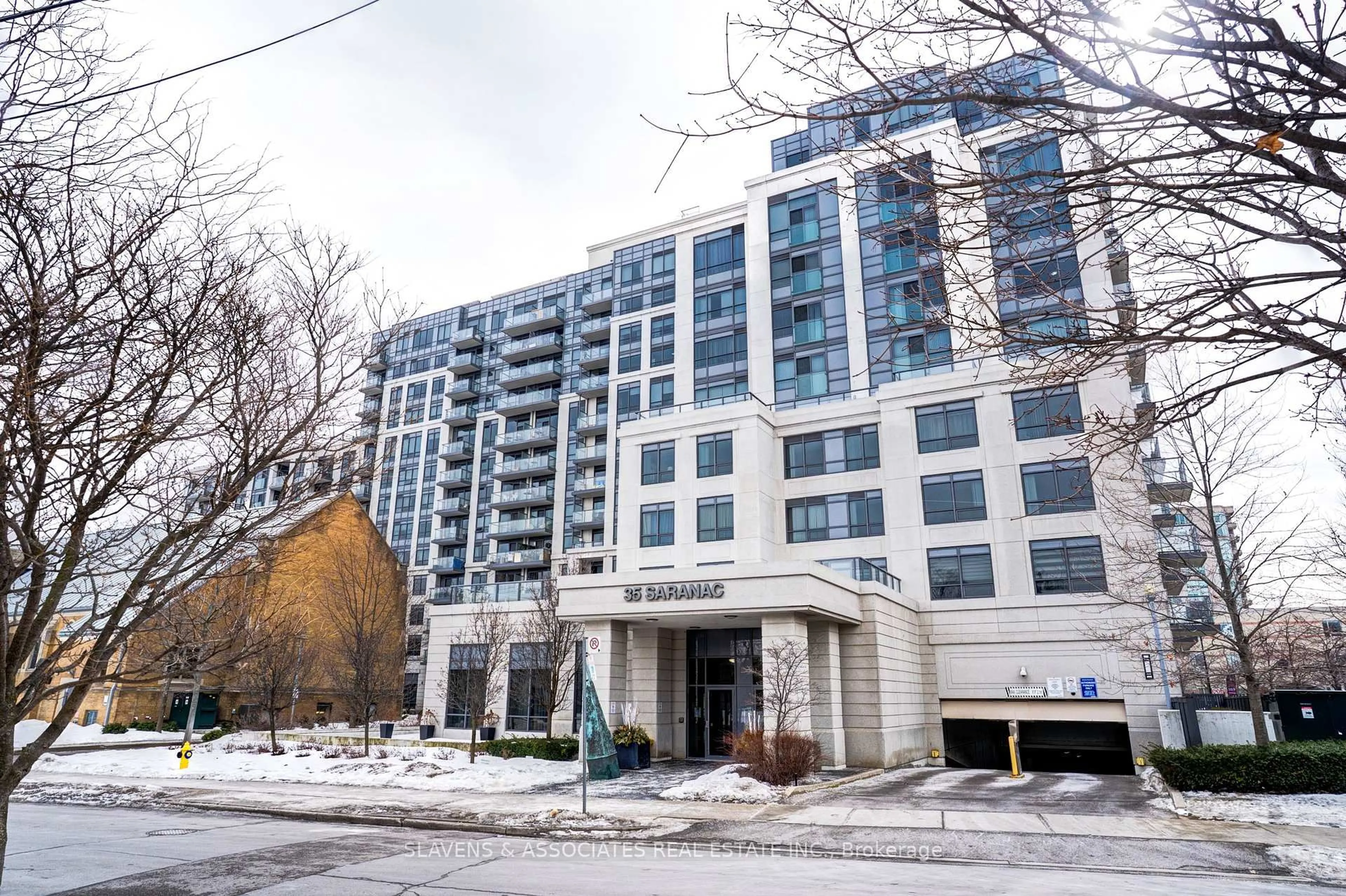 Indoor foyer for 35 Saranac Blvd #630, Toronto Ontario M6A 2G4
