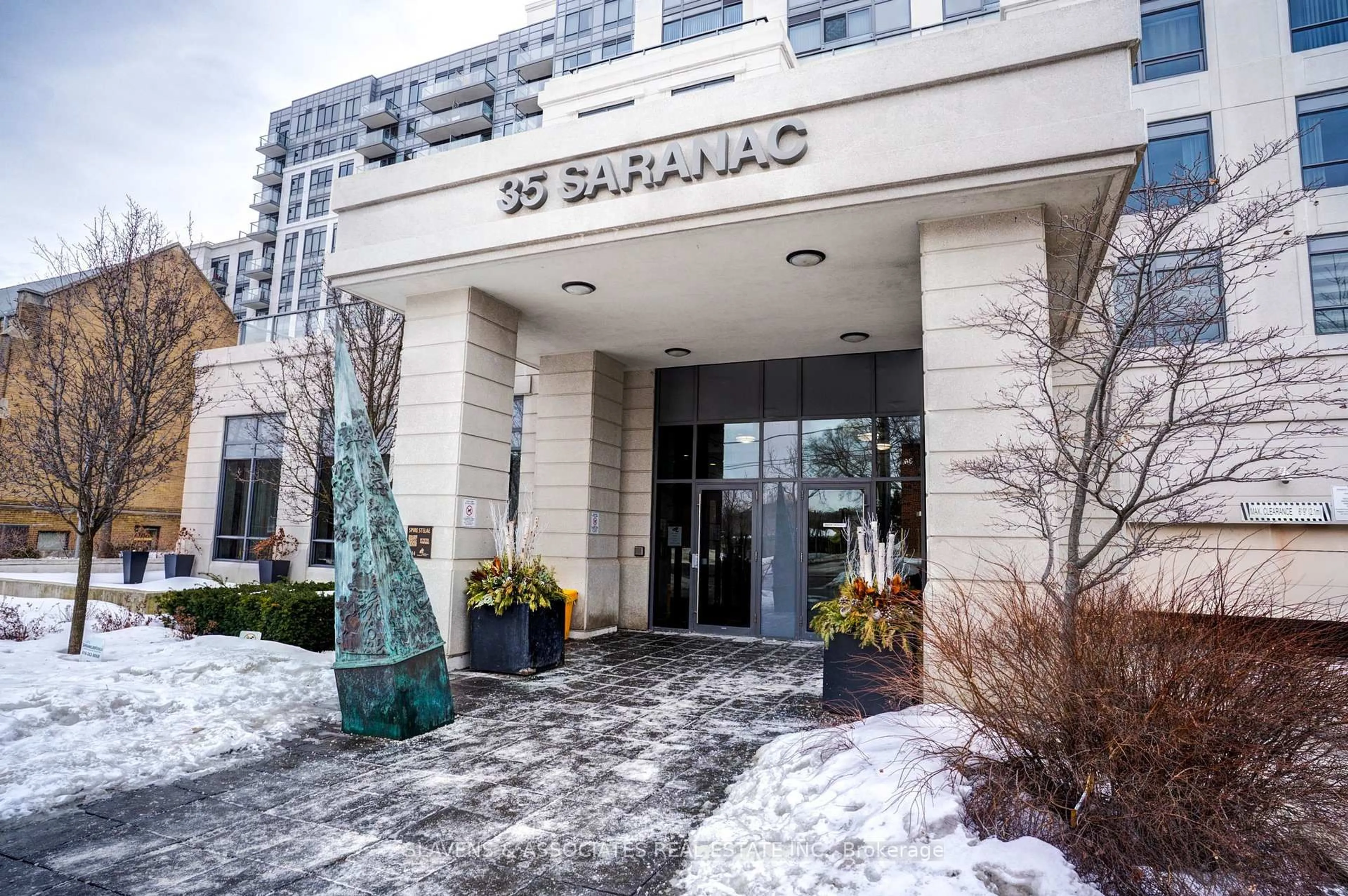 Lobby for 35 Saranac Blvd #630, Toronto Ontario M6A 2G4