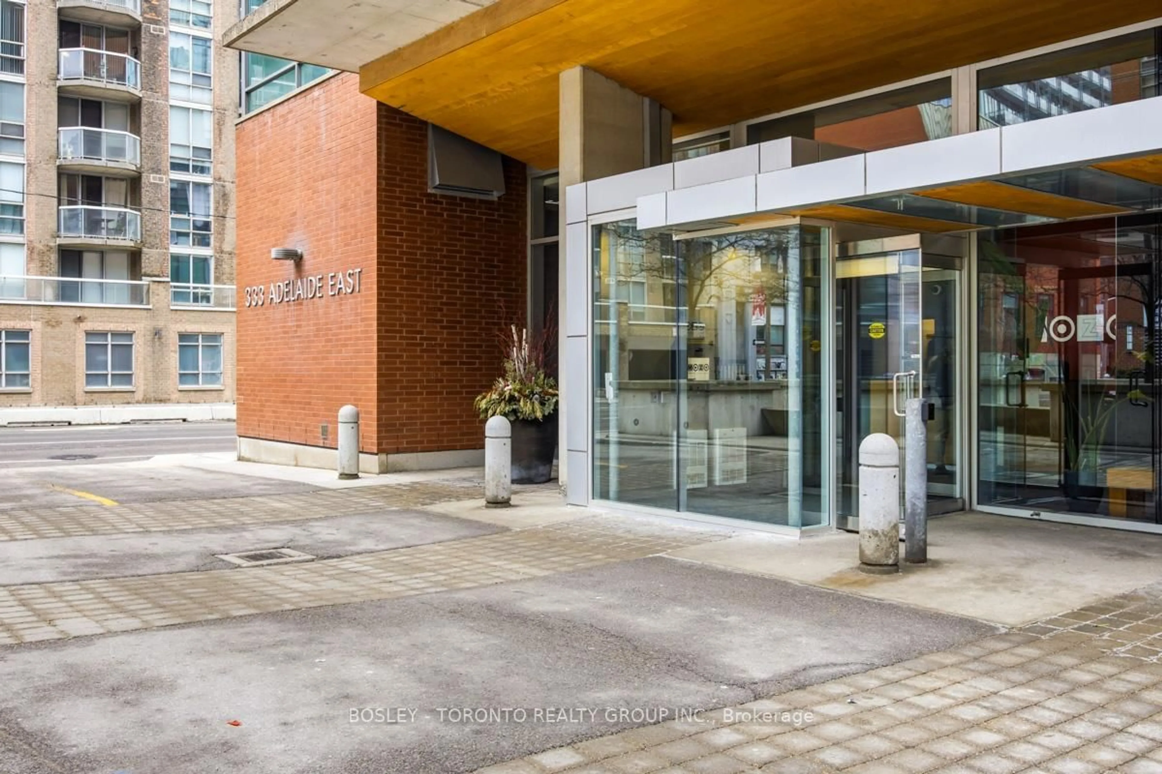 Indoor foyer for 333 Adelaide St #539, Toronto Ontario M5A 1N2