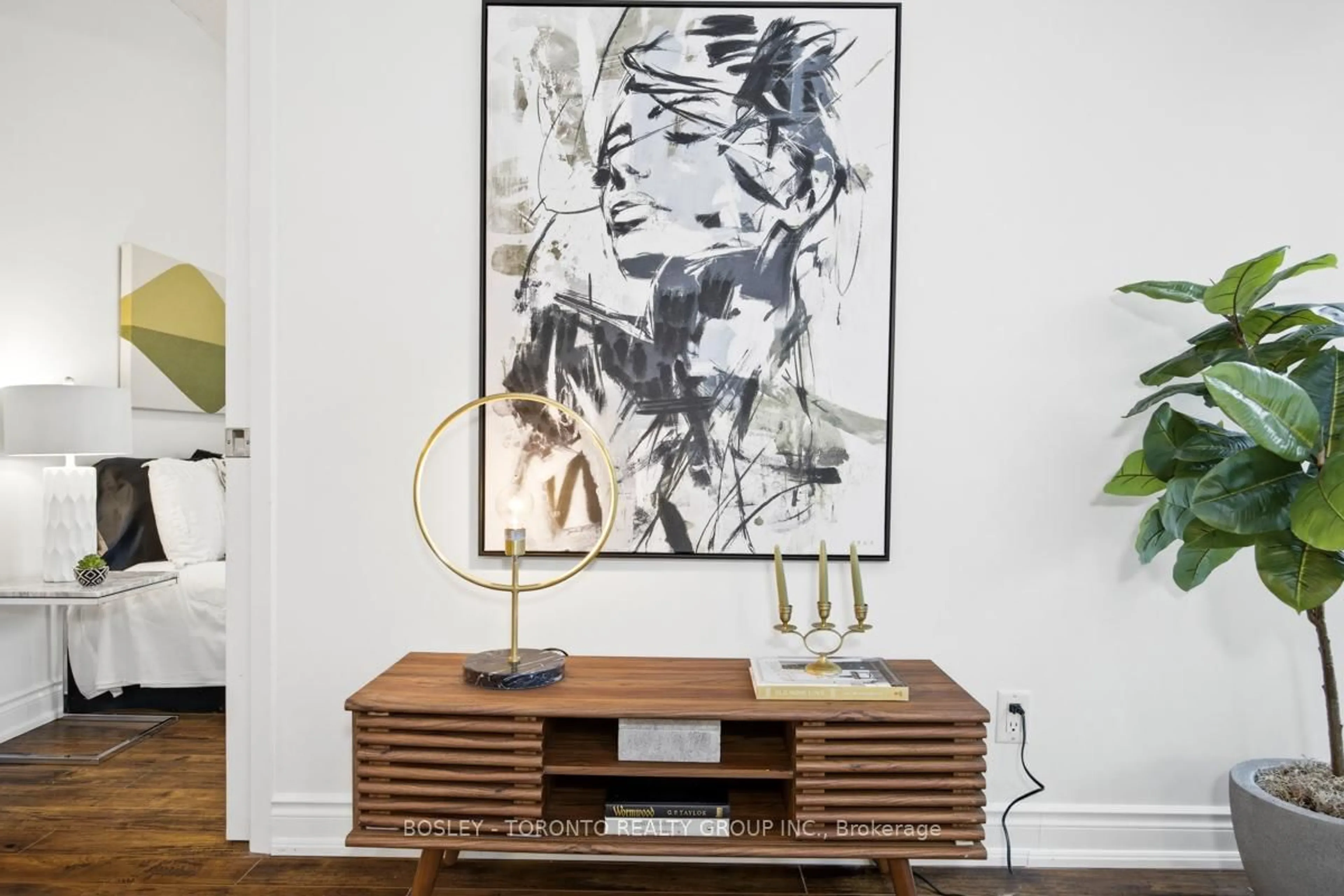 Indoor entryway for 333 Adelaide St #539, Toronto Ontario M5A 1N2