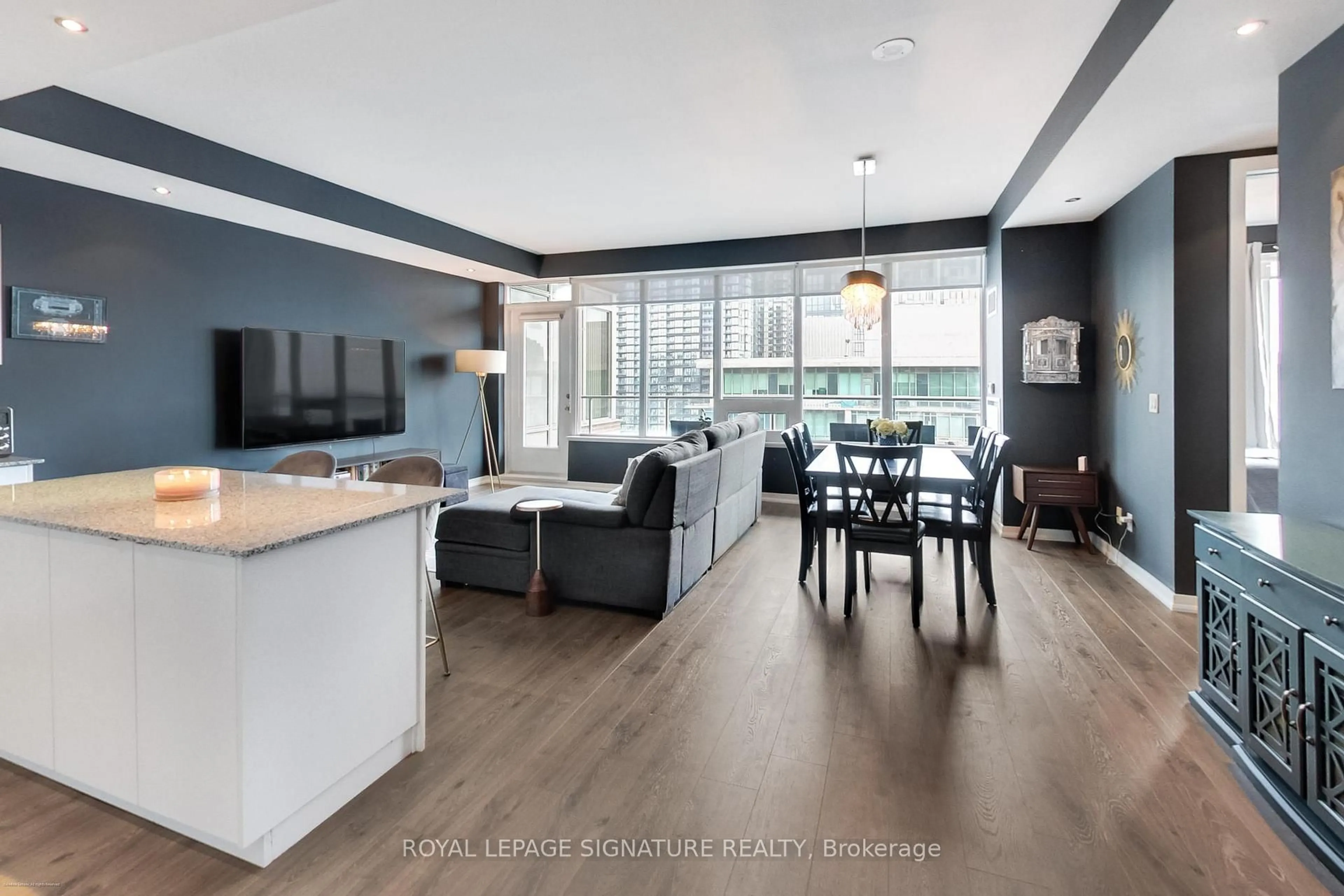 Open concept kitchen, wood/laminate floor for 59 East Liberty St #2209, Toronto Ontario M6K 3R1