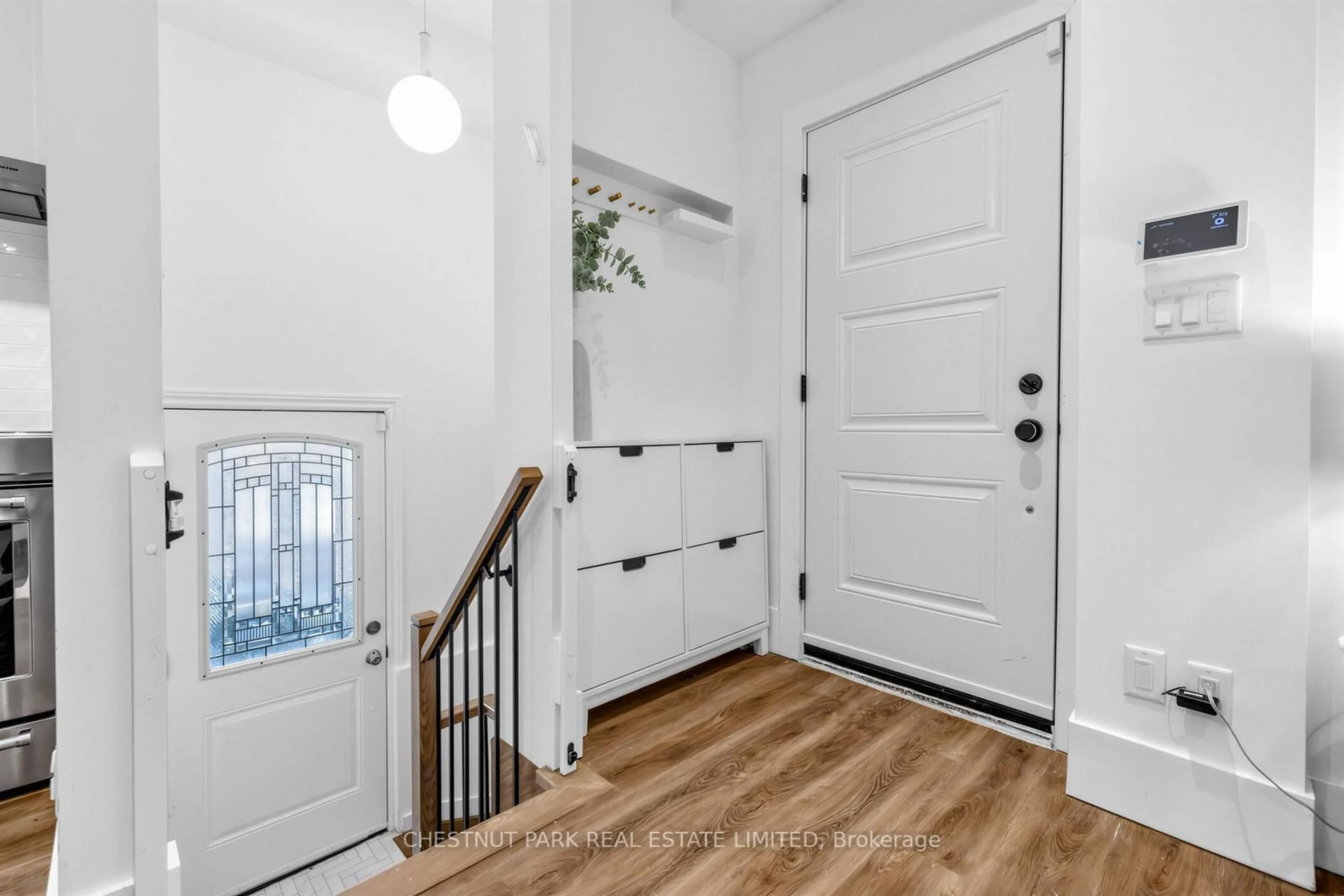 Indoor entryway for 736 Glencairn Ave, Toronto Ontario M6B 2A1