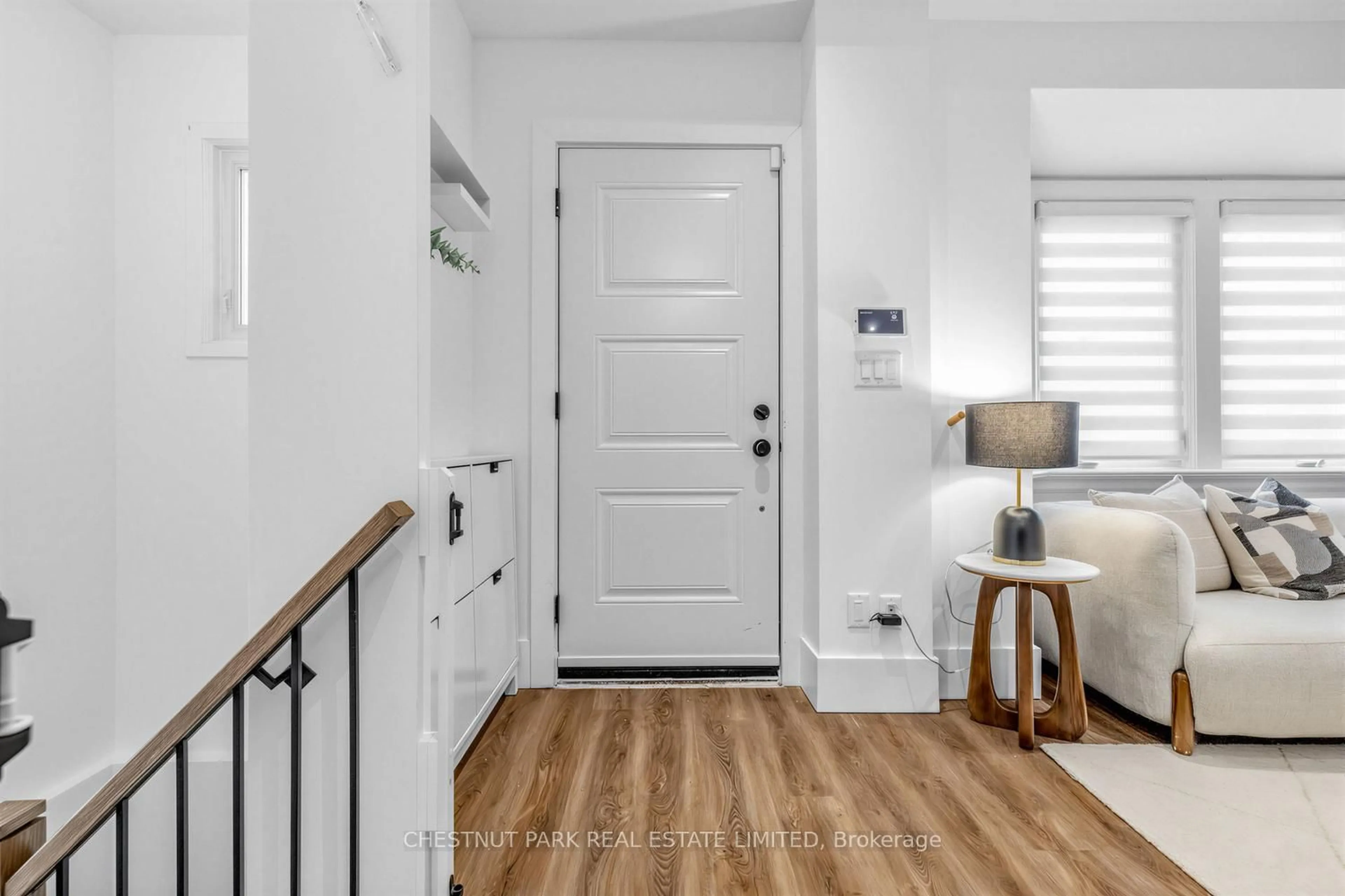 Indoor entryway for 736 Glencairn Ave, Toronto Ontario M6B 2A1