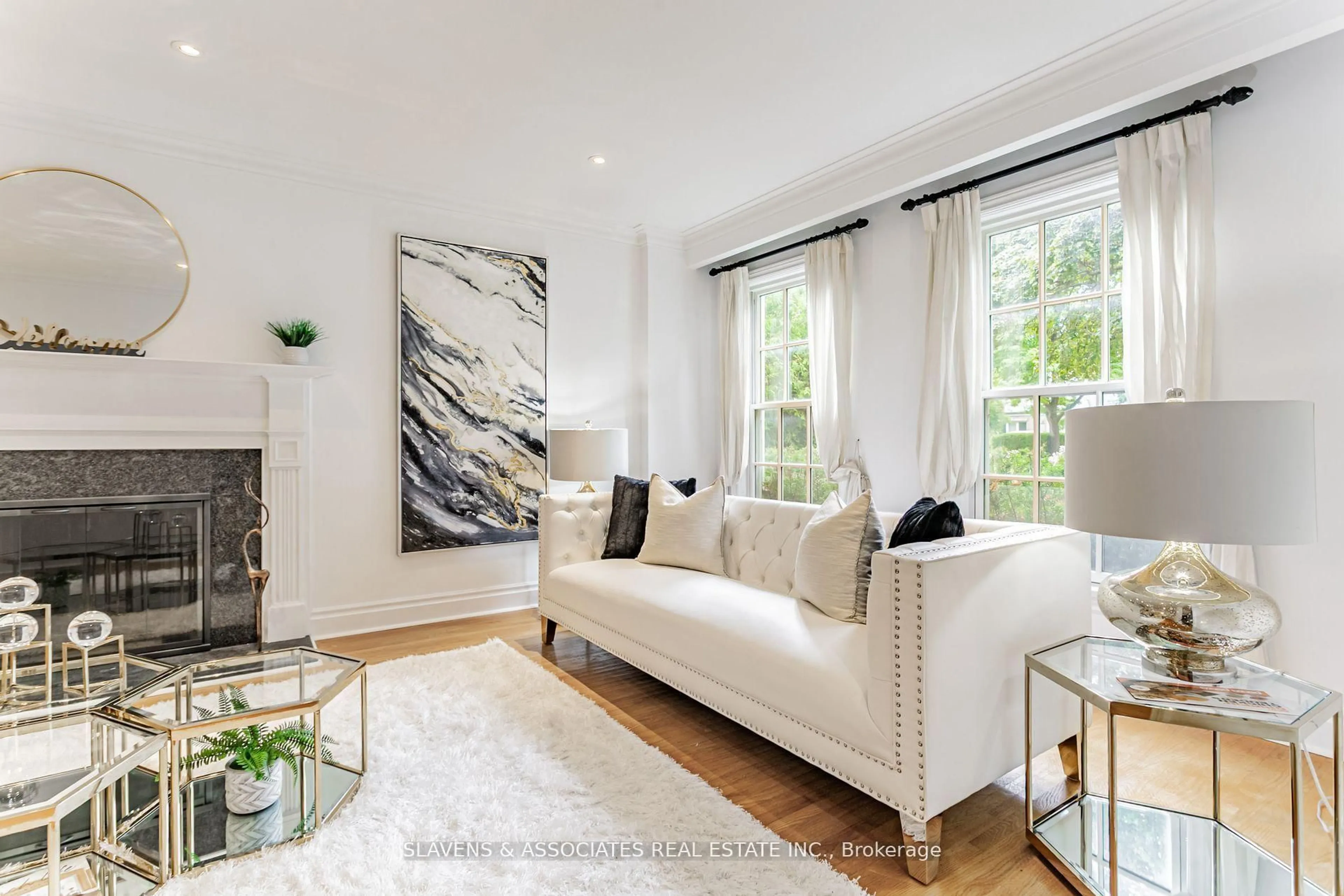 Living room with furniture, unknown for 123 Lord Seaton Rd, Toronto Ontario M2P 1K8