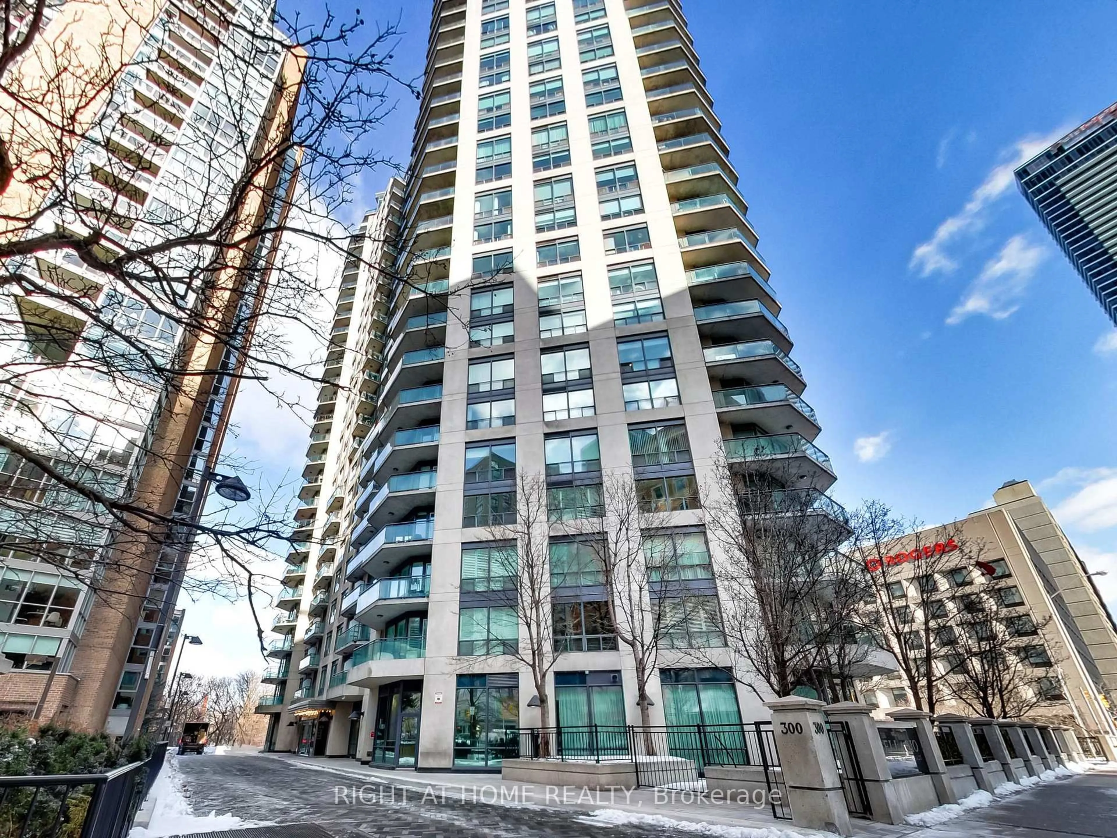 Indoor foyer for 300 Bloor St #711, Toronto Ontario M4W 3S2