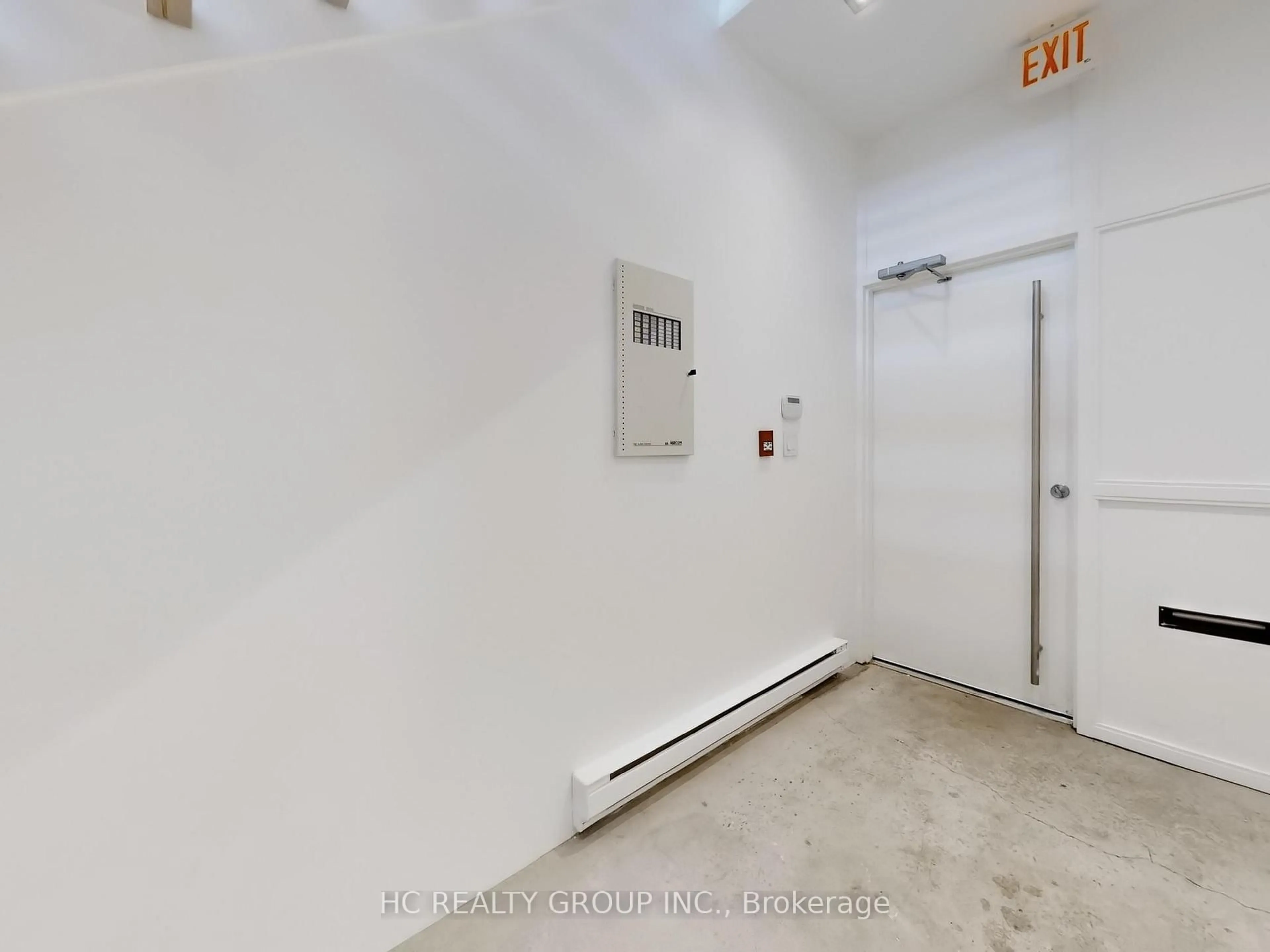 A pic of a room for 899 Dundas St, Toronto Ontario M6J 1V9