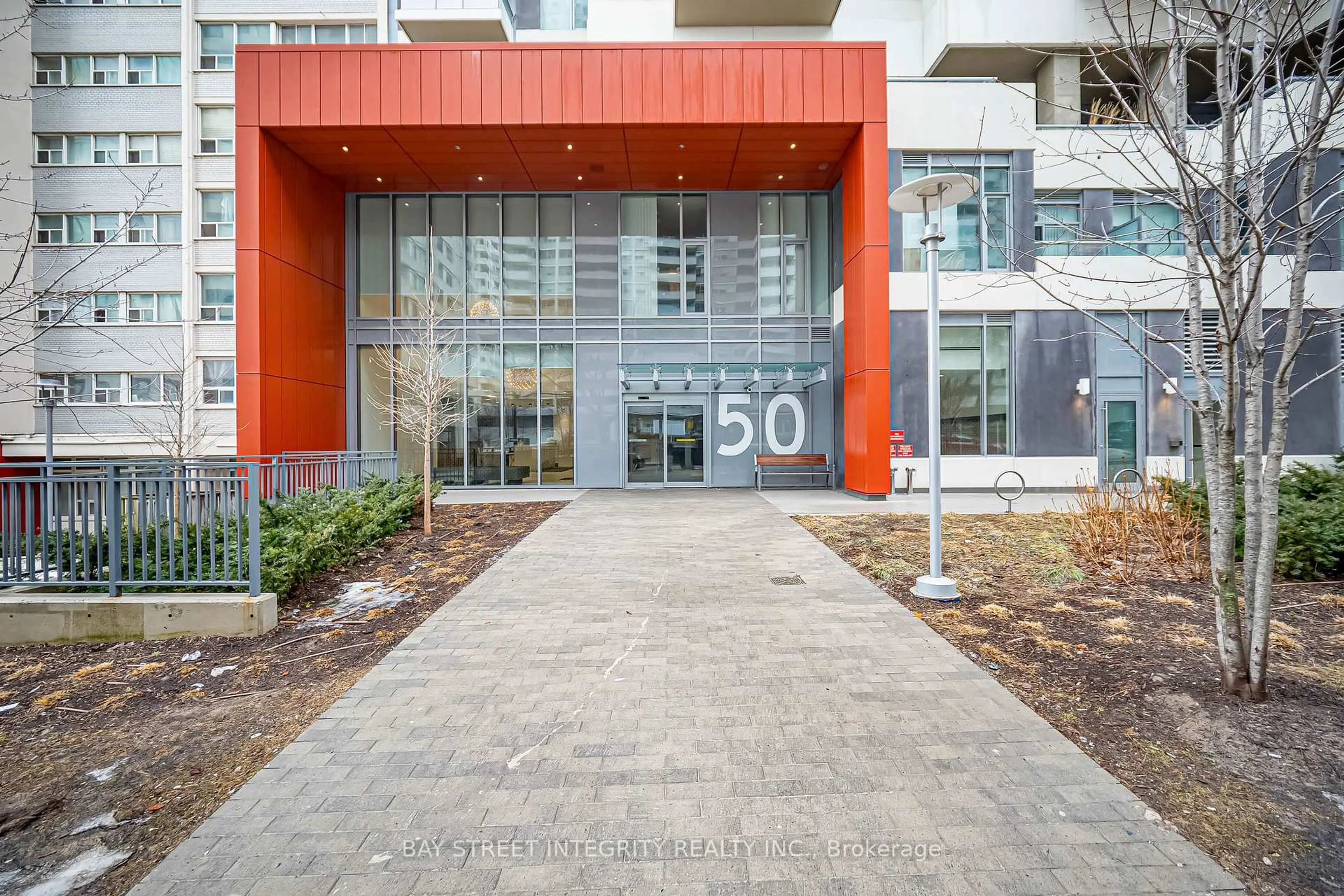 Indoor foyer for 50 Dunfield Ave #1014, Toronto Ontario M4S 0E4