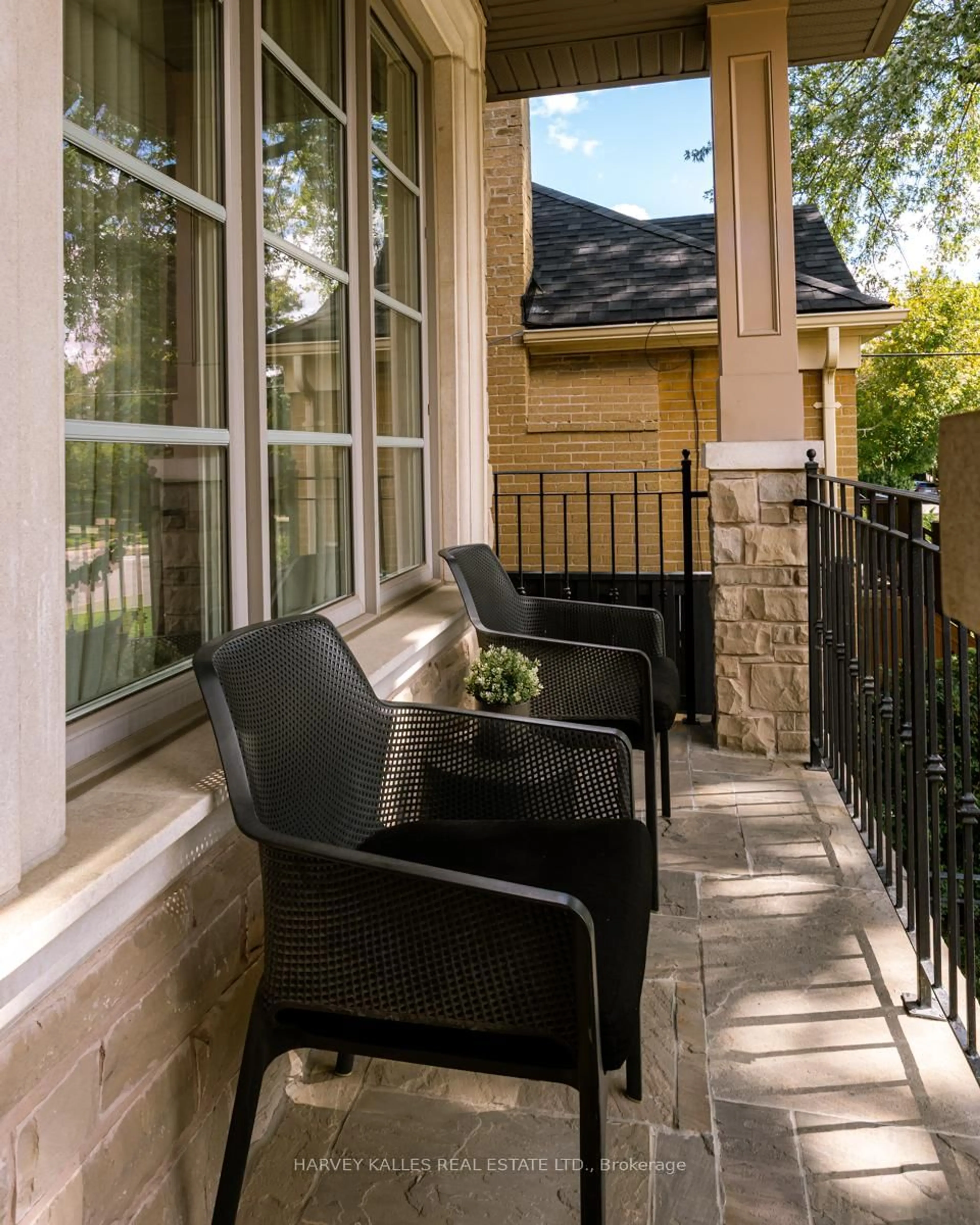 Patio, street for 190 Carmichael Ave, Toronto Ontario M5M 2X3