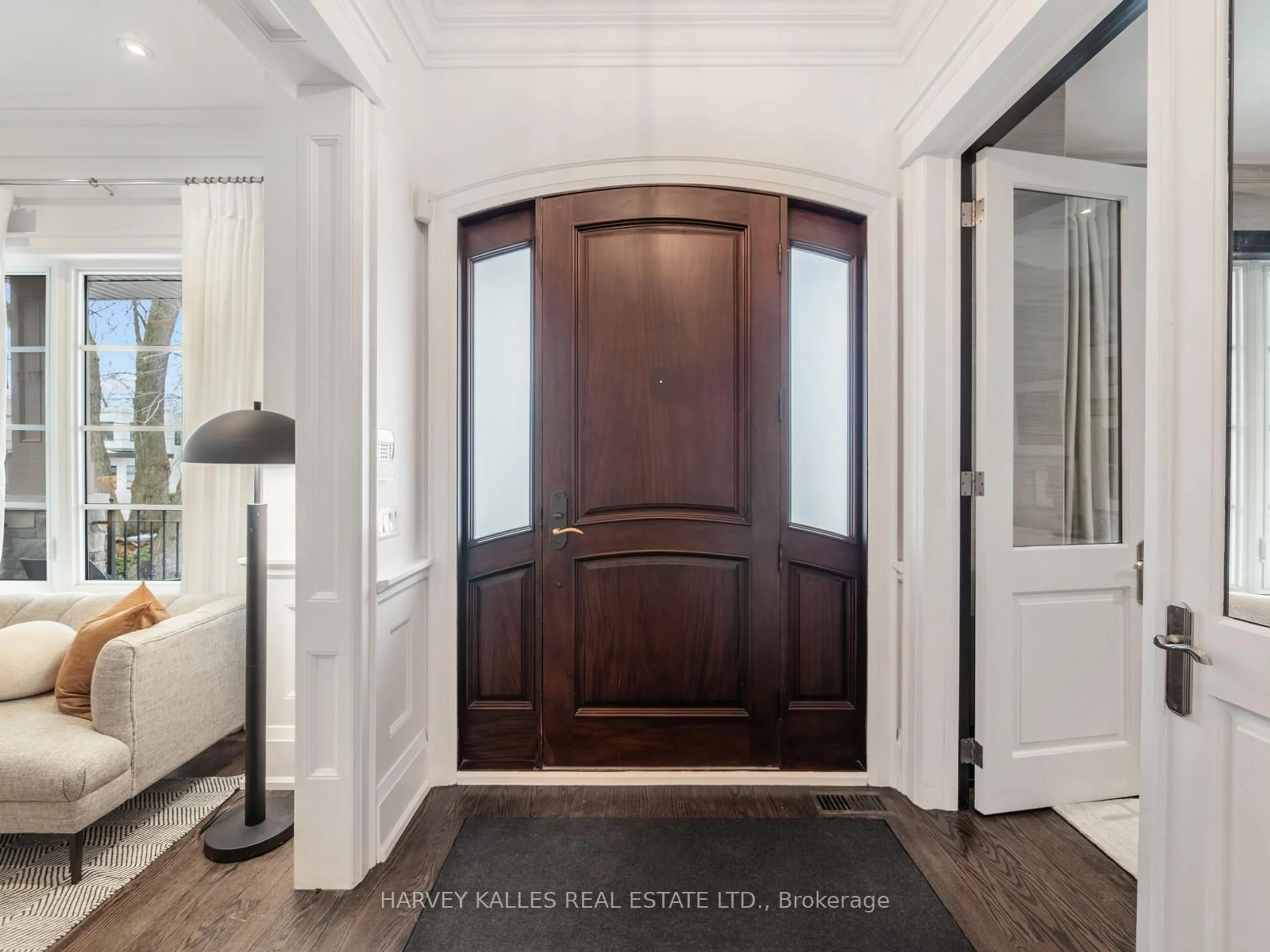 Indoor entryway for 190 Carmichael Ave, Toronto Ontario M5M 2X3