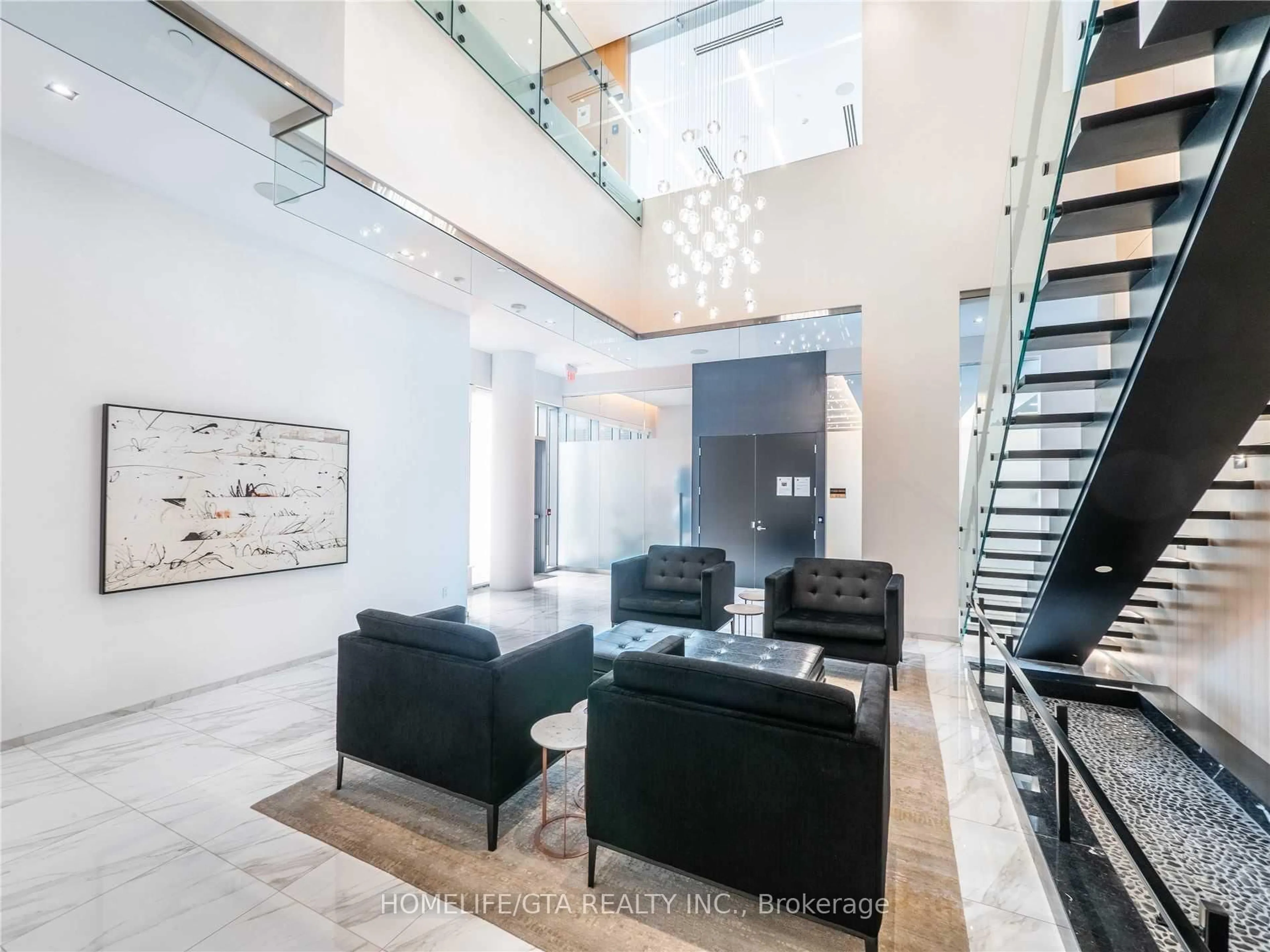 Indoor foyer for 101 Erskine Ave #702, Toronto Ontario M4P 1Y5