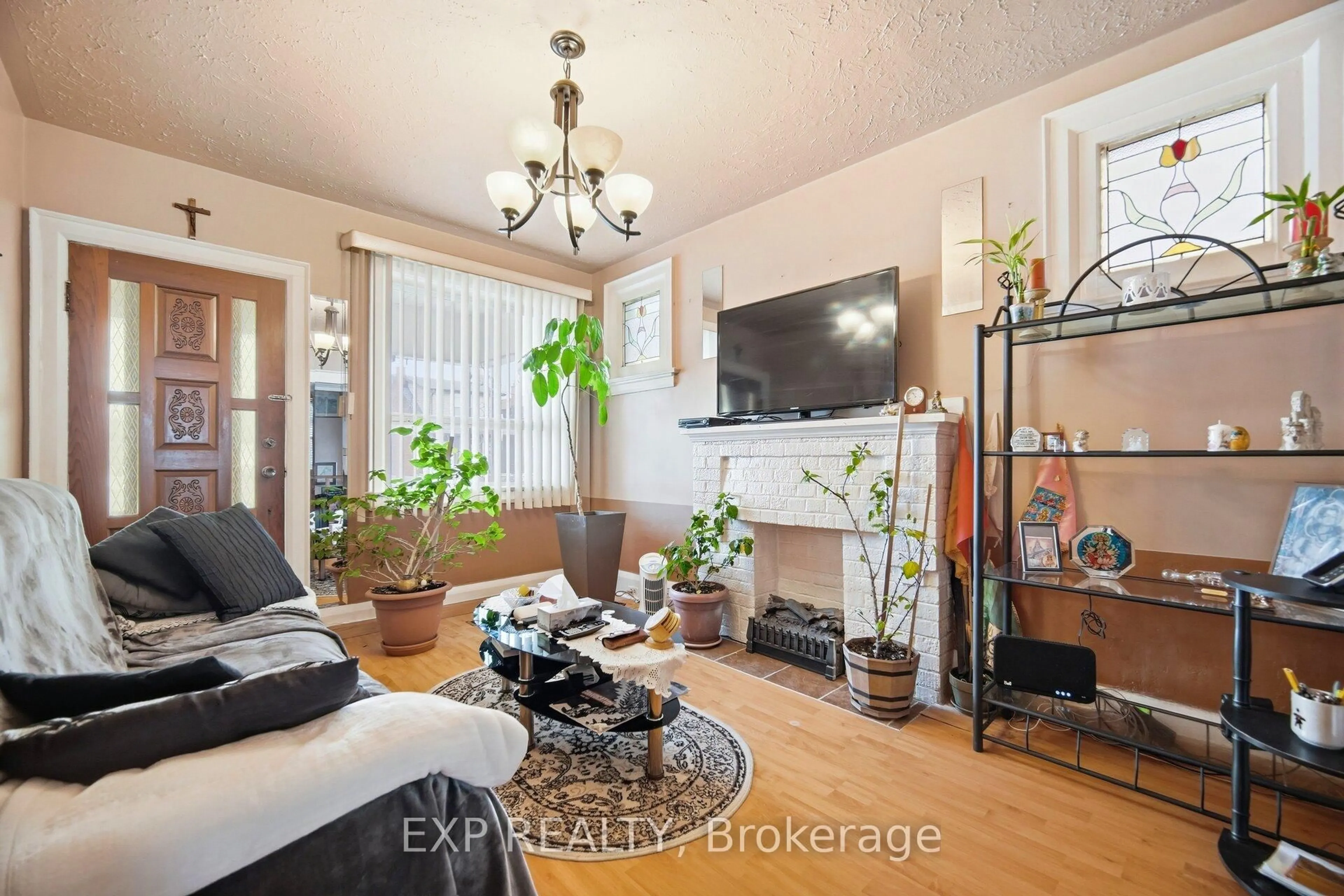 Living room with furniture, wood/laminate floor for 105 Rogers Rd, Toronto Ontario M6E 1P4
