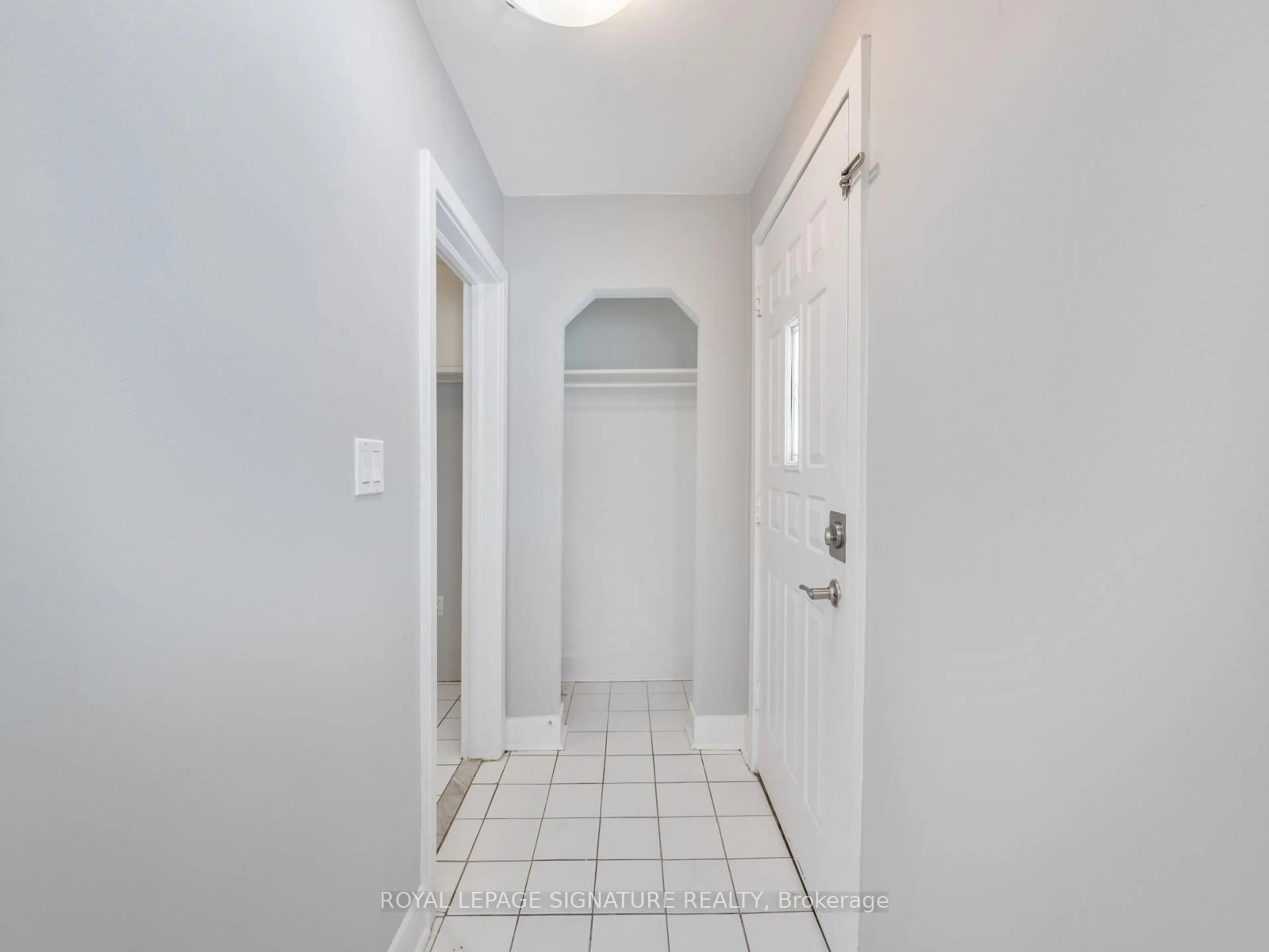 Indoor entryway for 27 King High Ave, Toronto Ontario M3H 3A8
