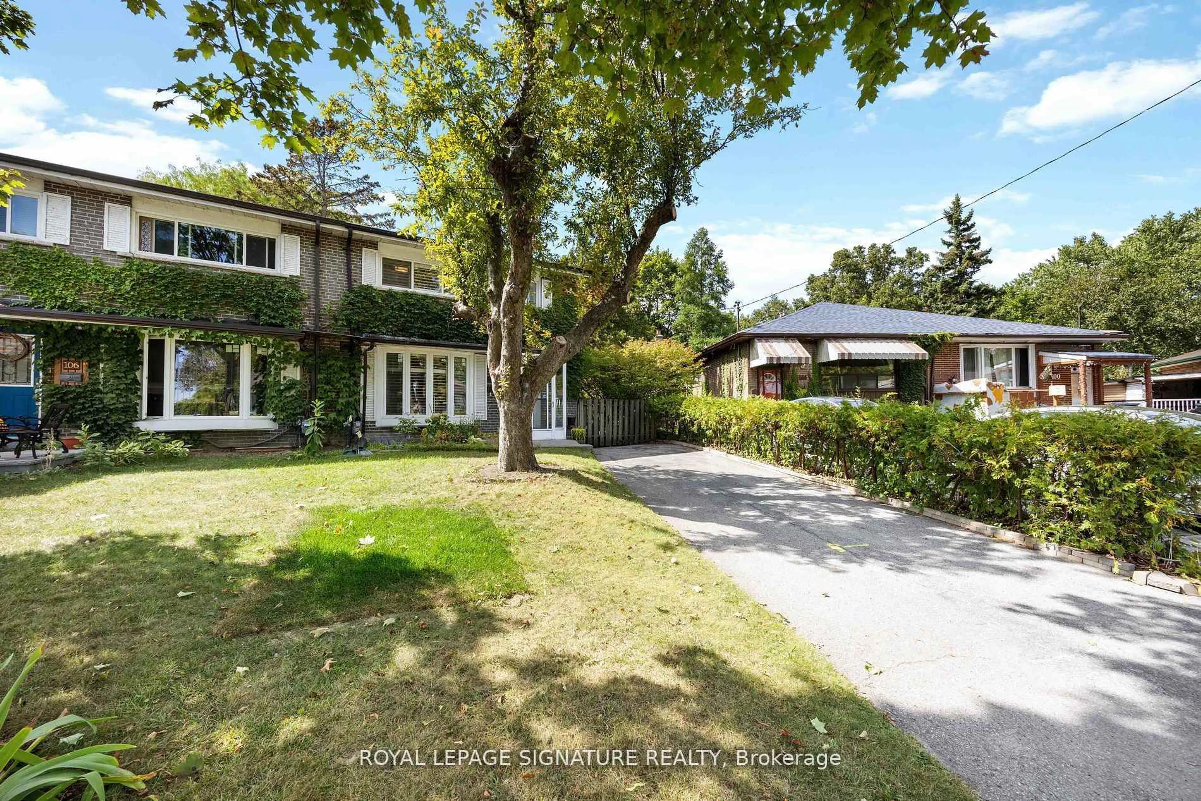 A pic from outside/outdoor area/front of a property/back of a property/a pic from drone, street for 104 Billington Cres, Toronto Ontario M3A 2G6