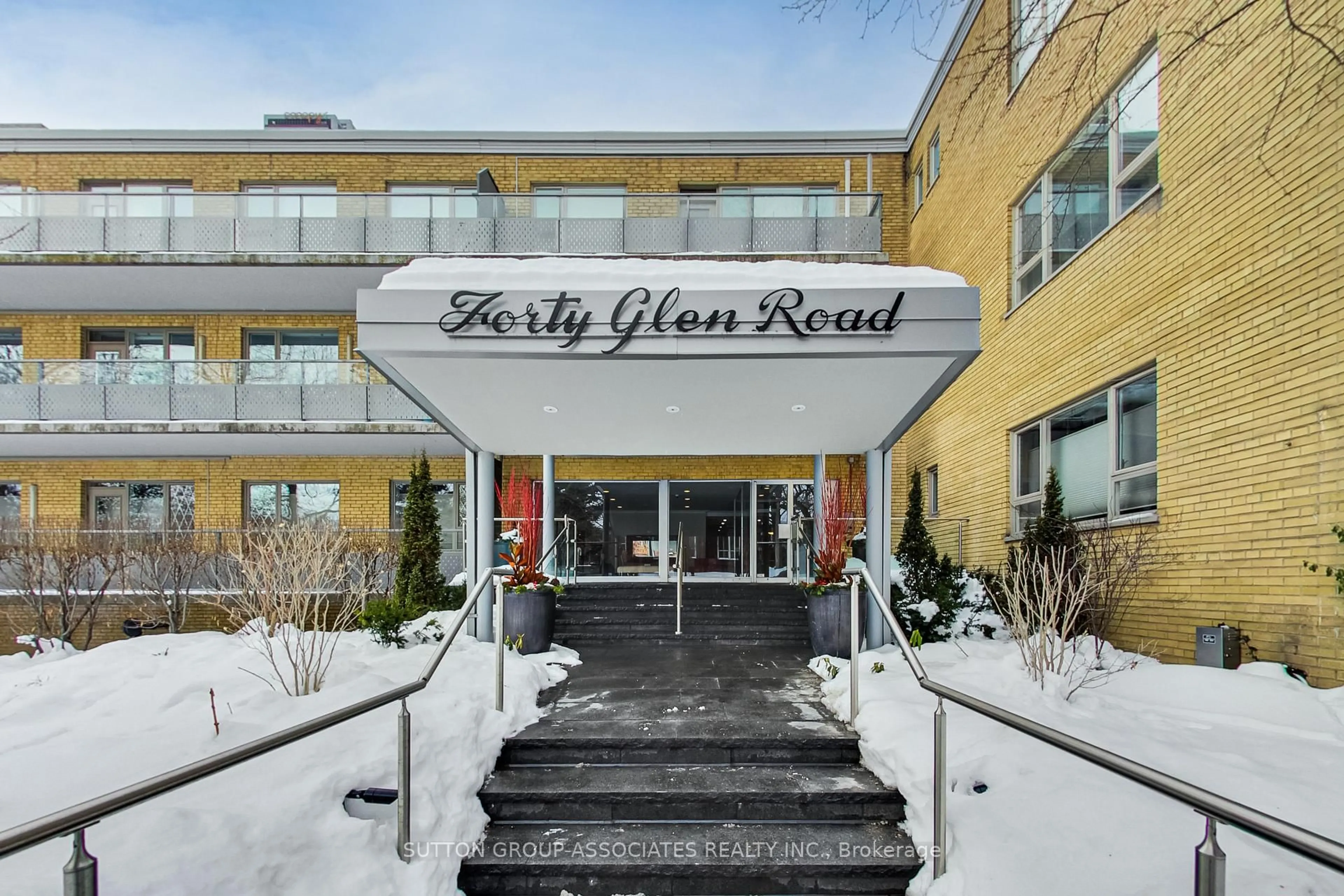 Lobby for 40 Glen Rd #204, Toronto Ontario M4W 2V1