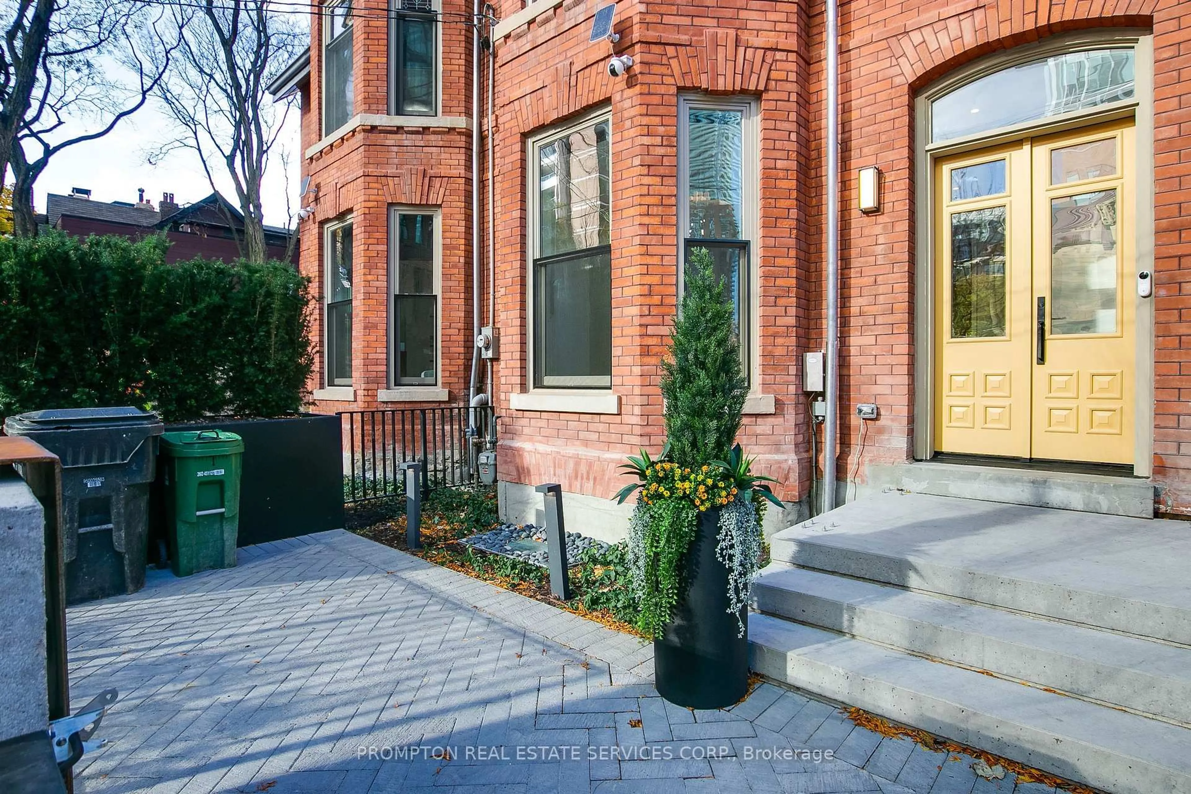 Home with brick exterior material, street for 9 Gloucester St, Toronto Ontario M4Y 1L8