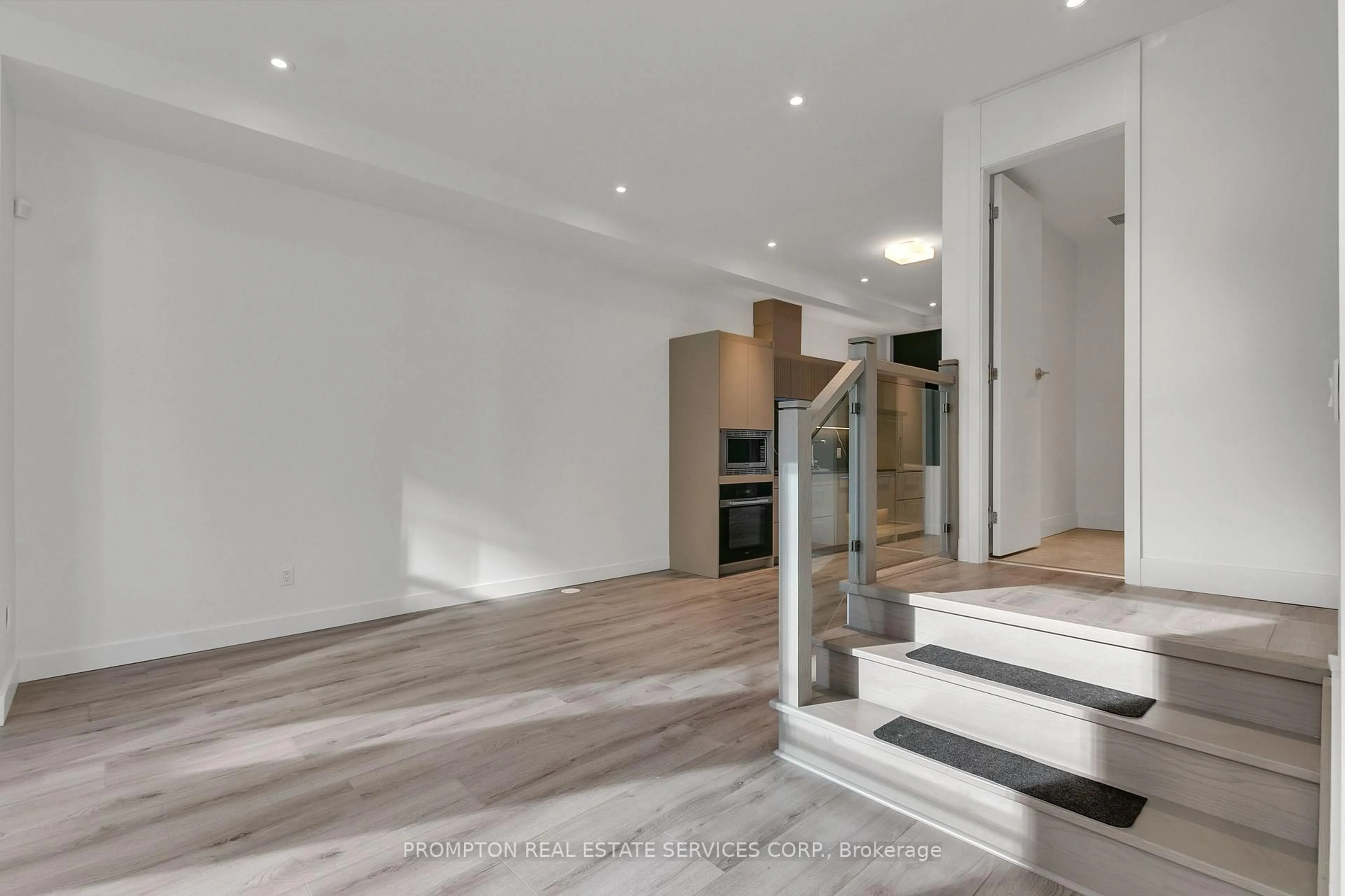 Unknown for 9 Gloucester St, Toronto Ontario M4Y 1L8