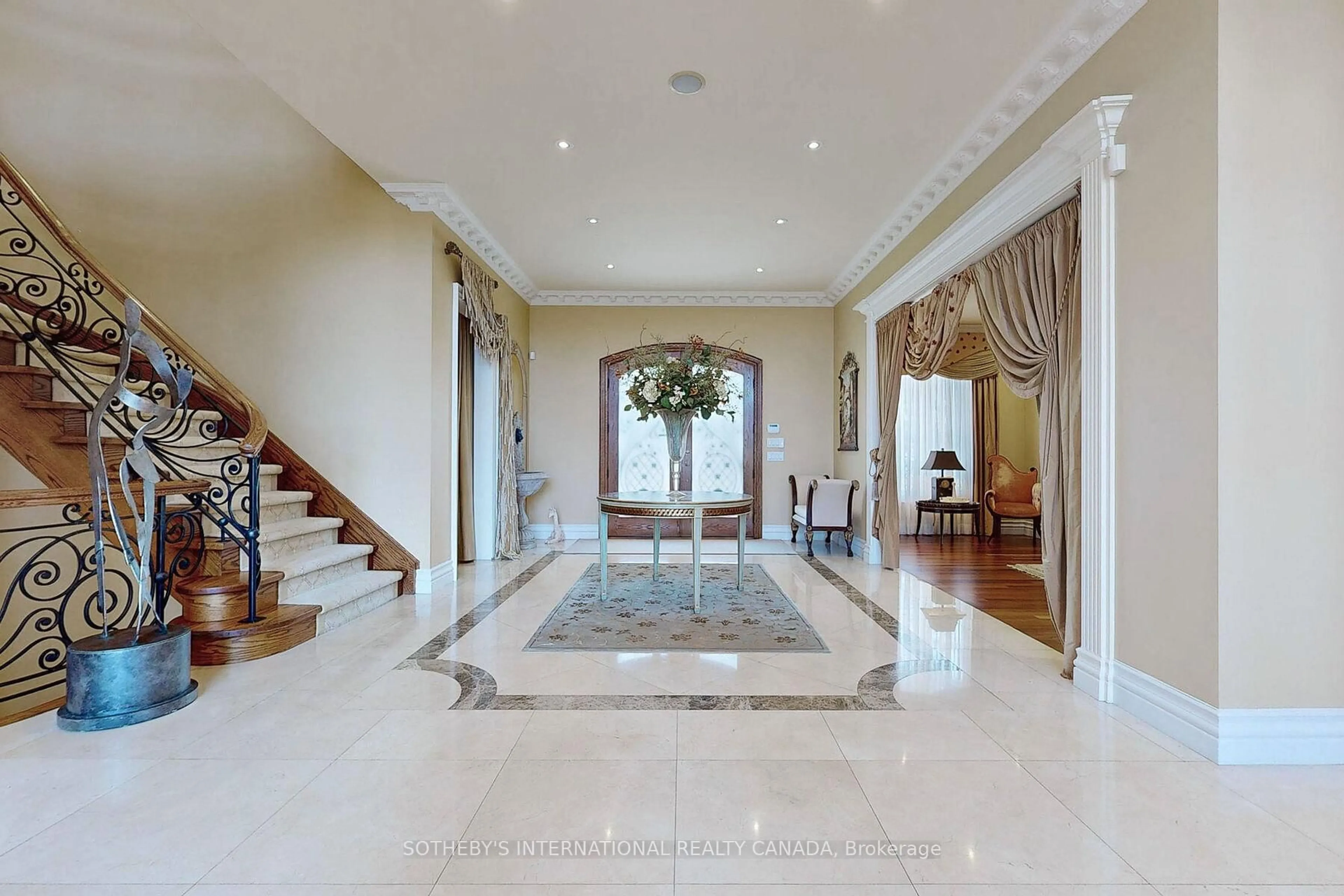 Indoor foyer for 28 Glenorchy Rd, Toronto Ontario M3C 2P9