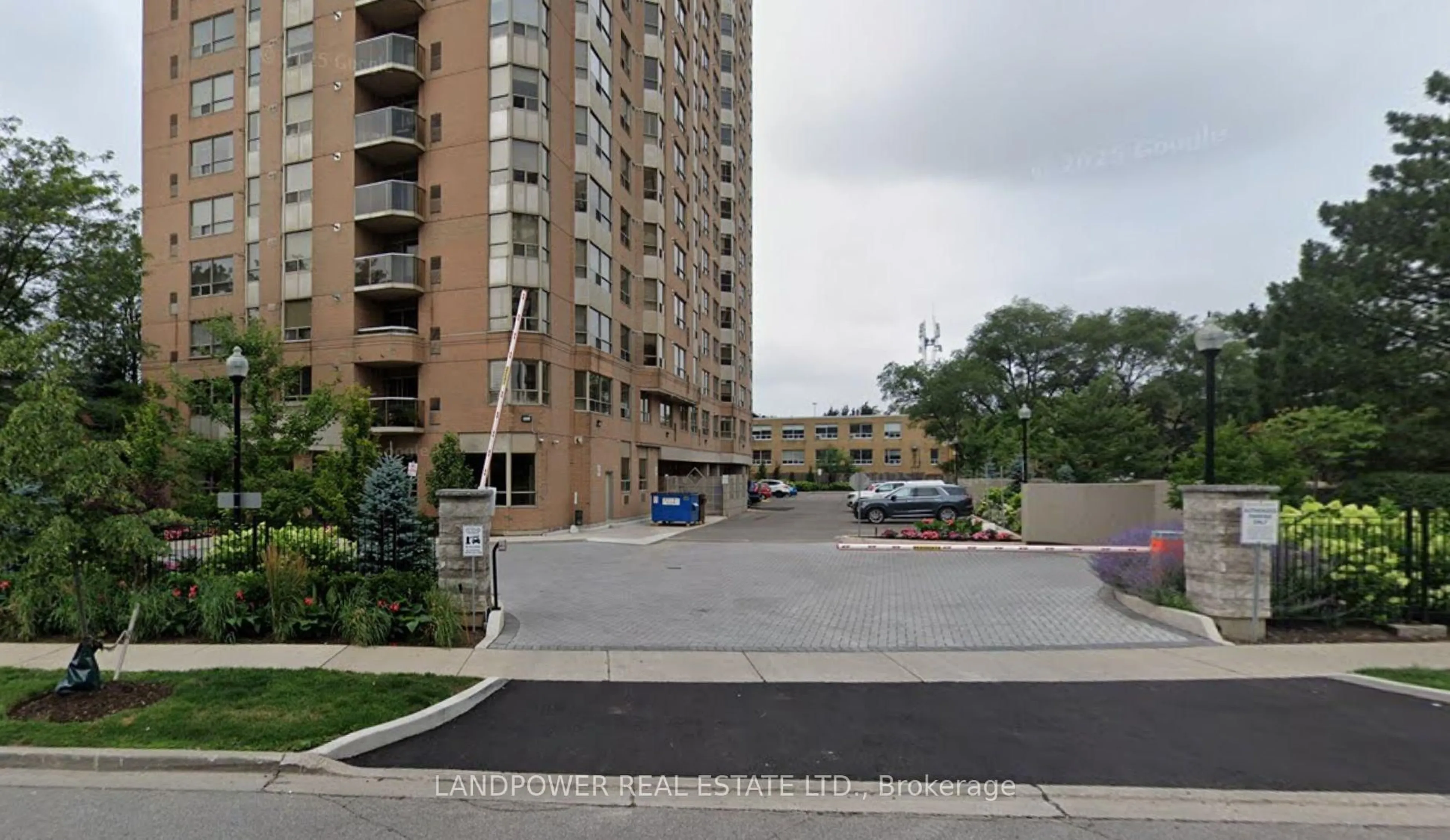 A pic from outside/outdoor area/front of a property/back of a property/a pic from drone, unknown for 265 Ridley Blvd #801, Toronto Ontario M5M 4N8