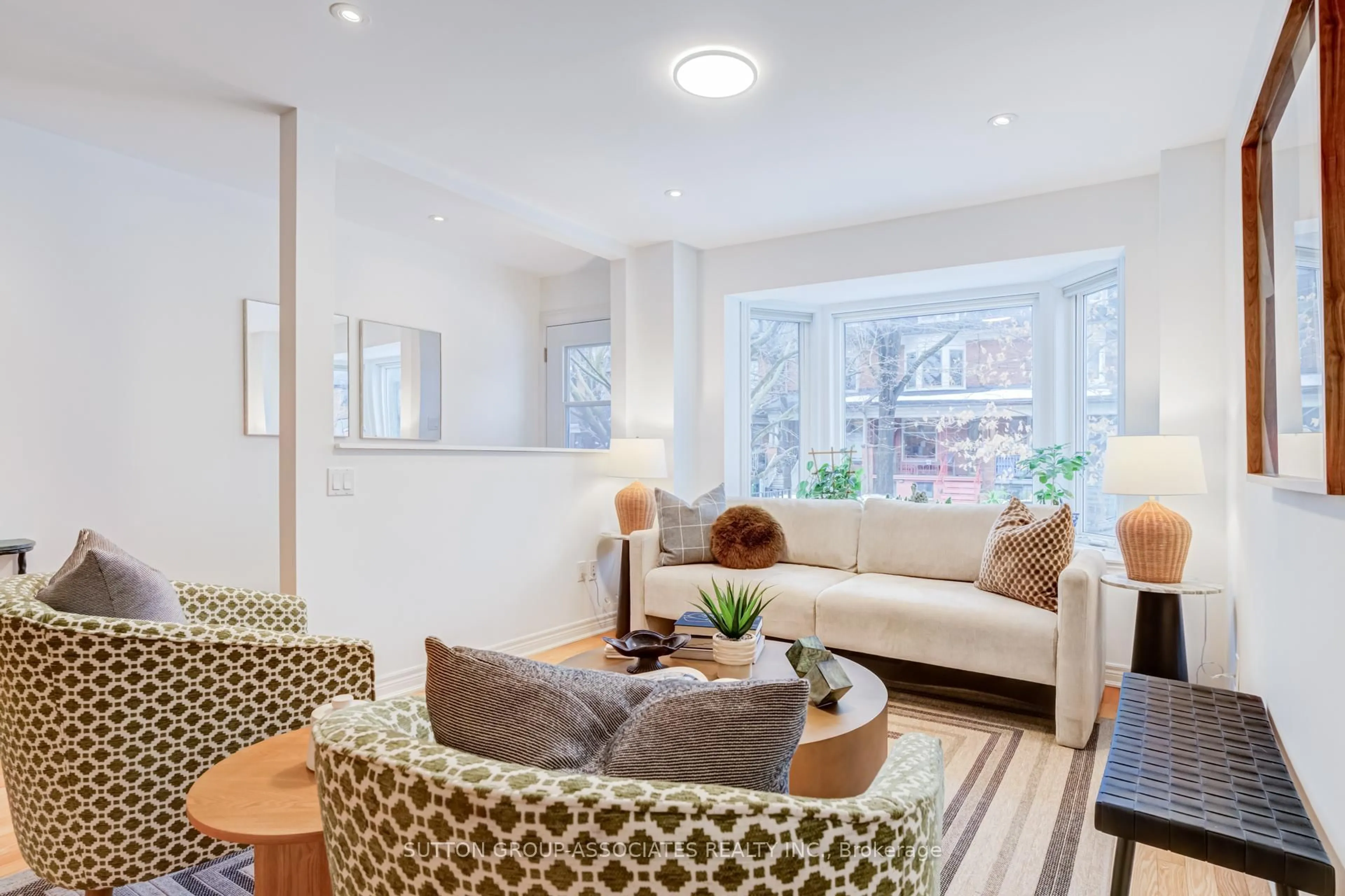 Living room with furniture, unknown for 493 Clinton St, Toronto Ontario M6G 2Z3