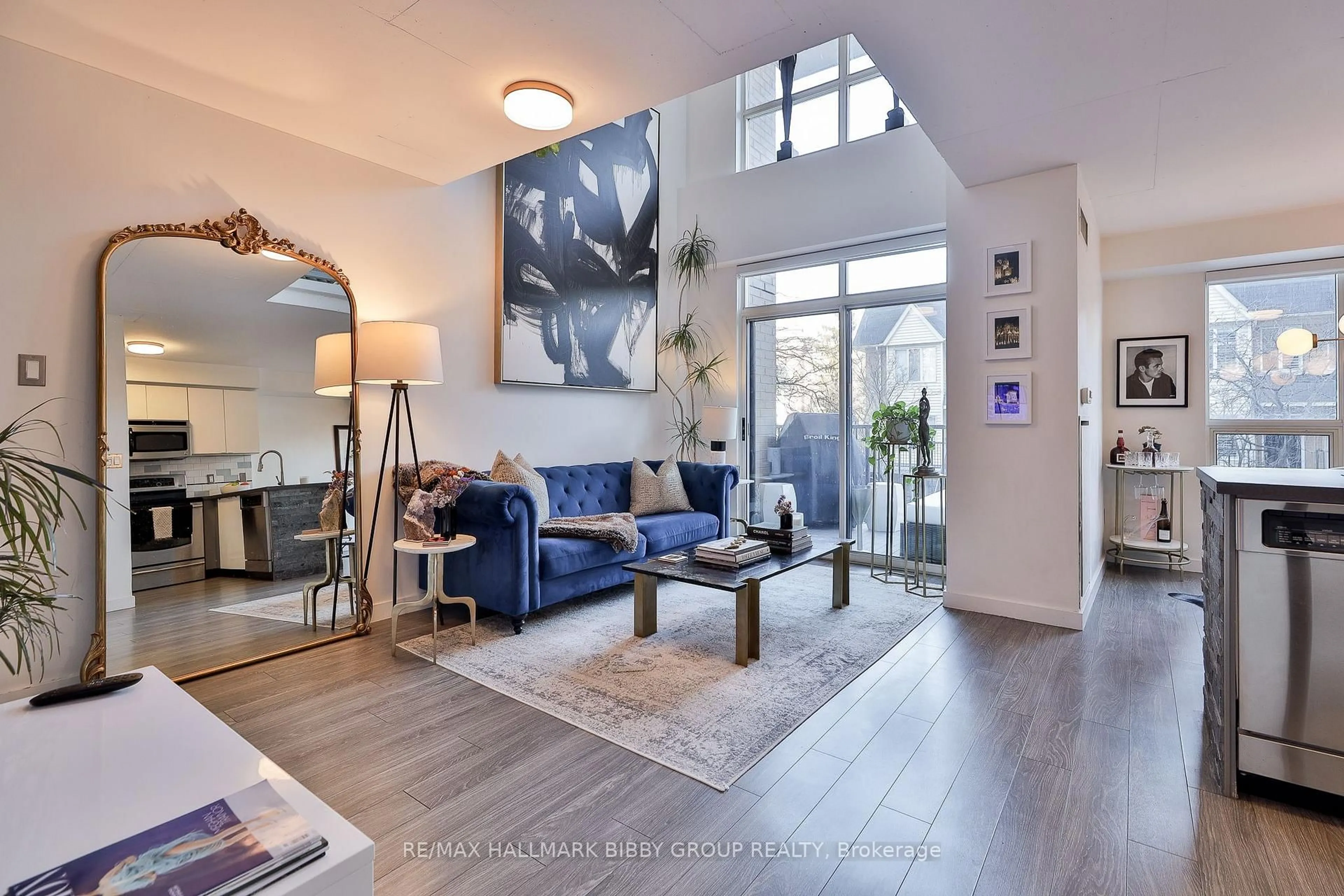 Living room with furniture, unknown for 800 King St #215, Toronto Ontario M5V 3M7