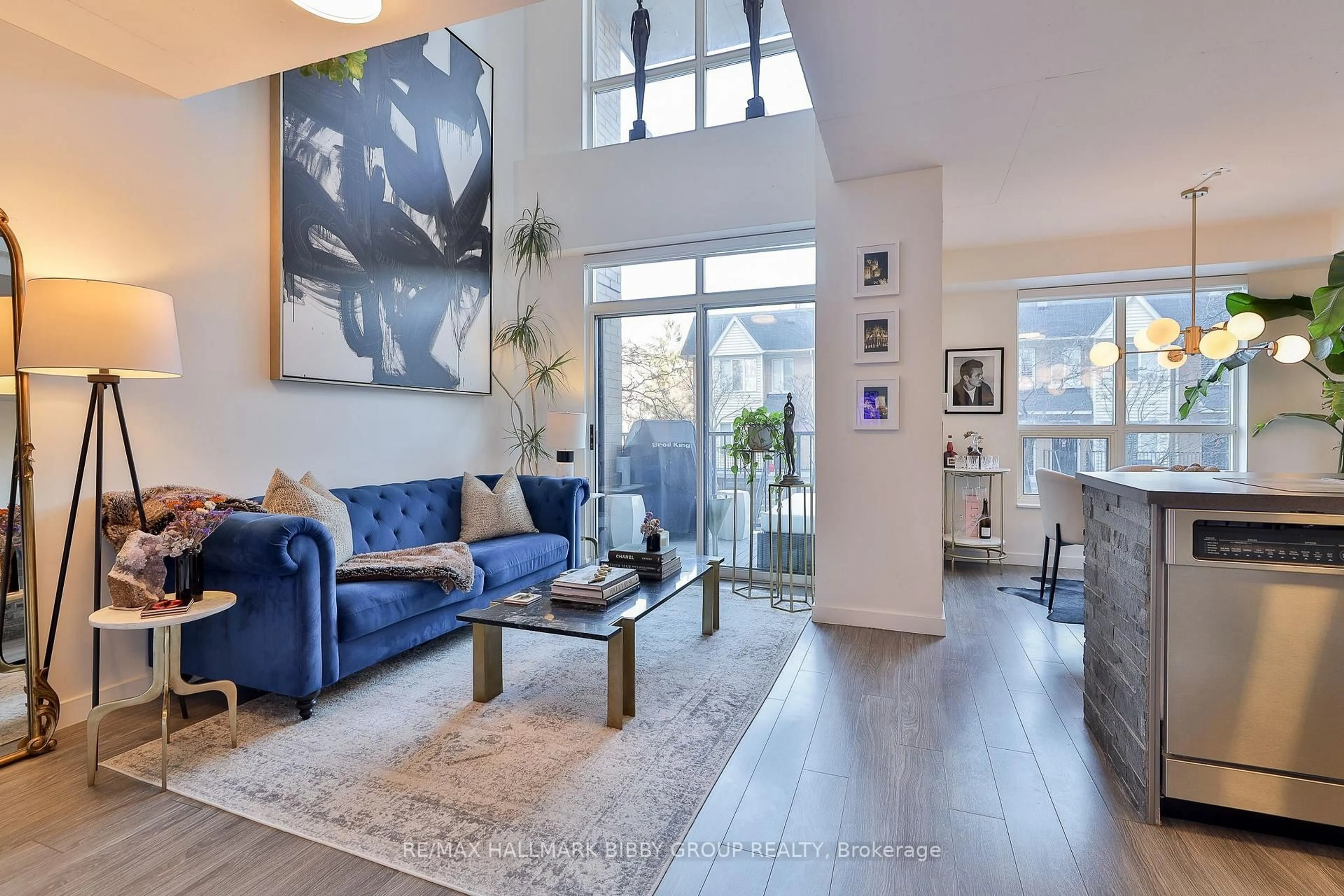 Living room with furniture, unknown for 800 King St #215, Toronto Ontario M5V 3M7